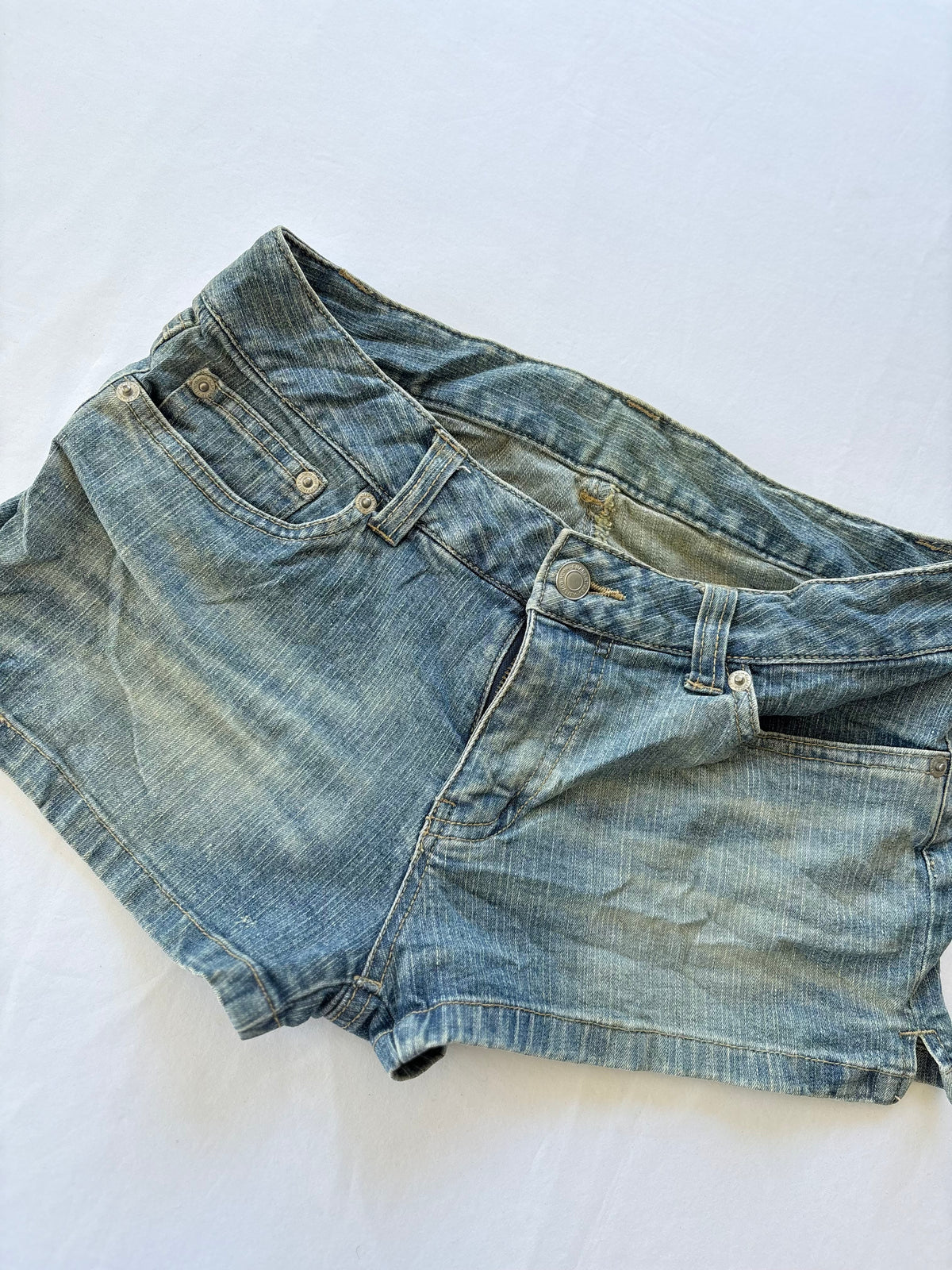 00’s Low rise Japanese denim shorts | Size 10