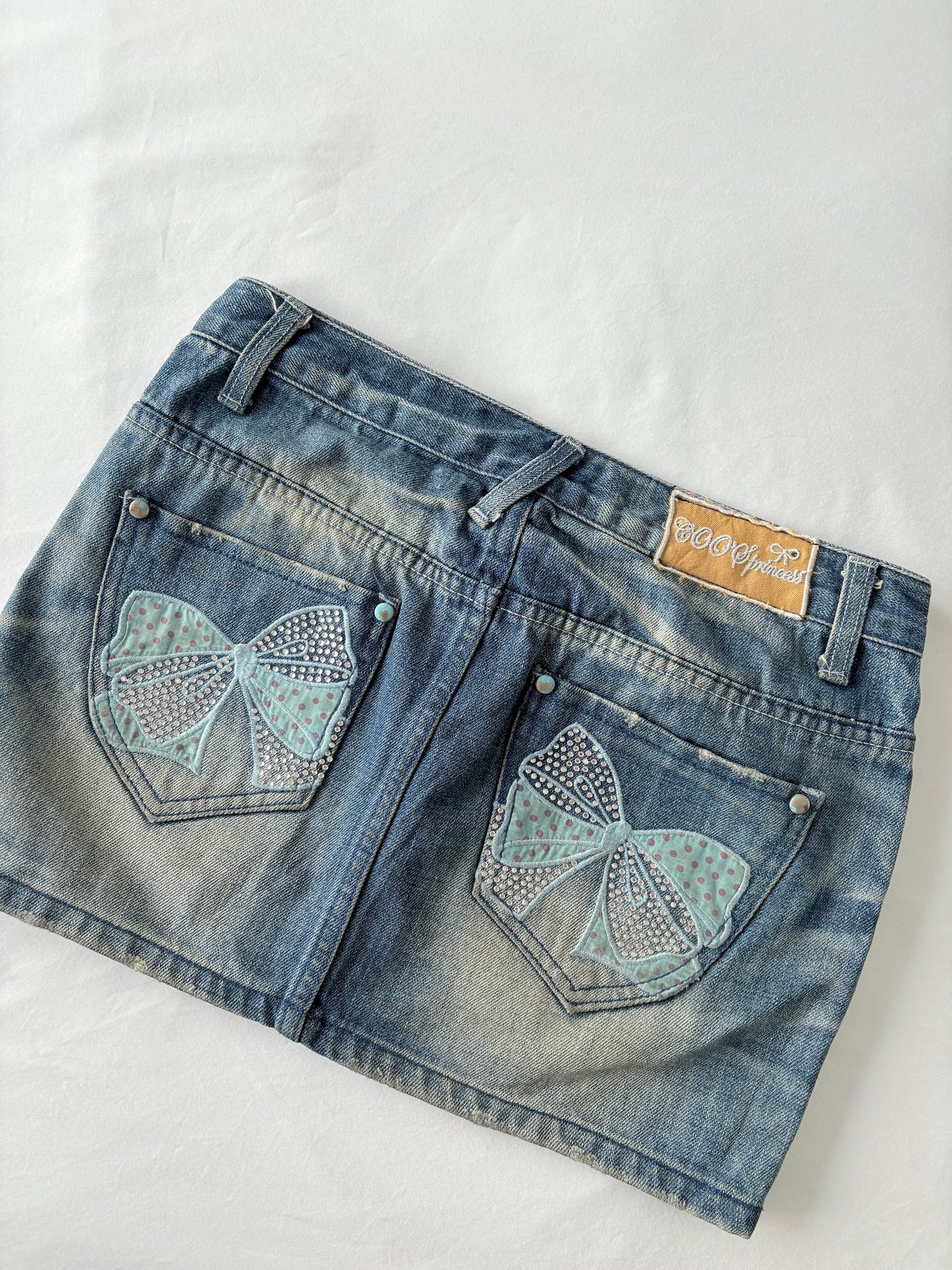 00’s Bow embroidered denim skirt | Size 8