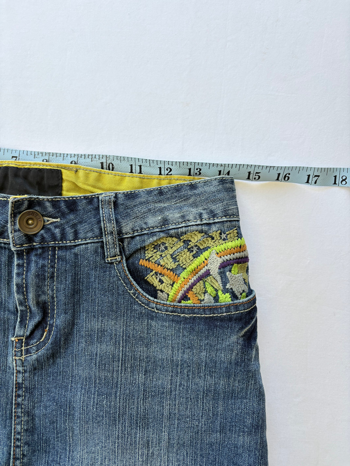 00’s Embroidered denim mini skirt | Size 8
