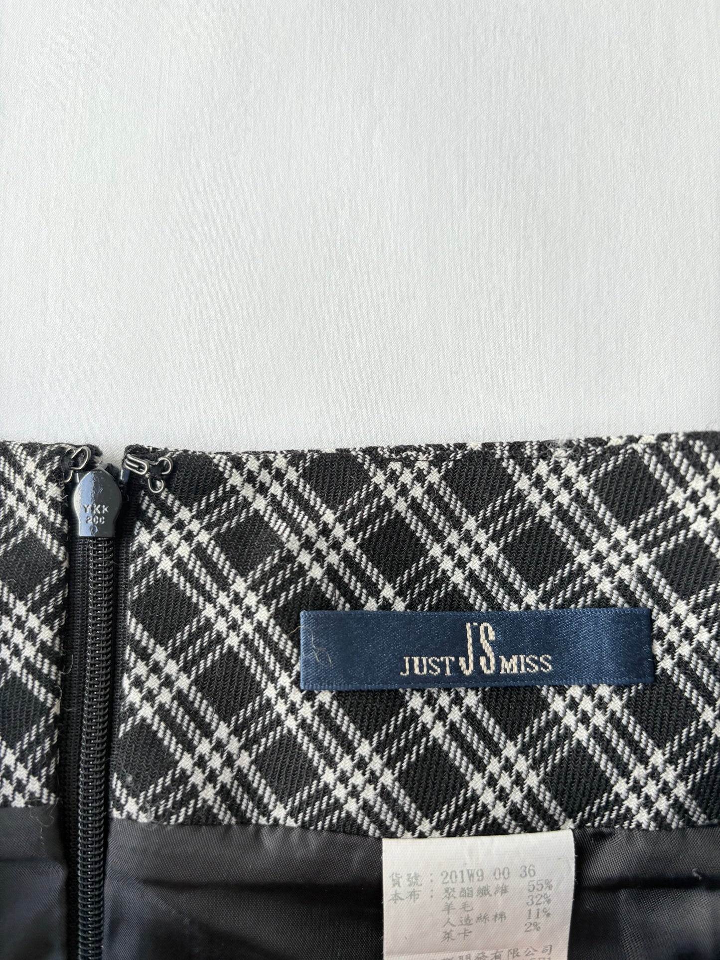 00’s Plaid buckle mini skirt | Size 6