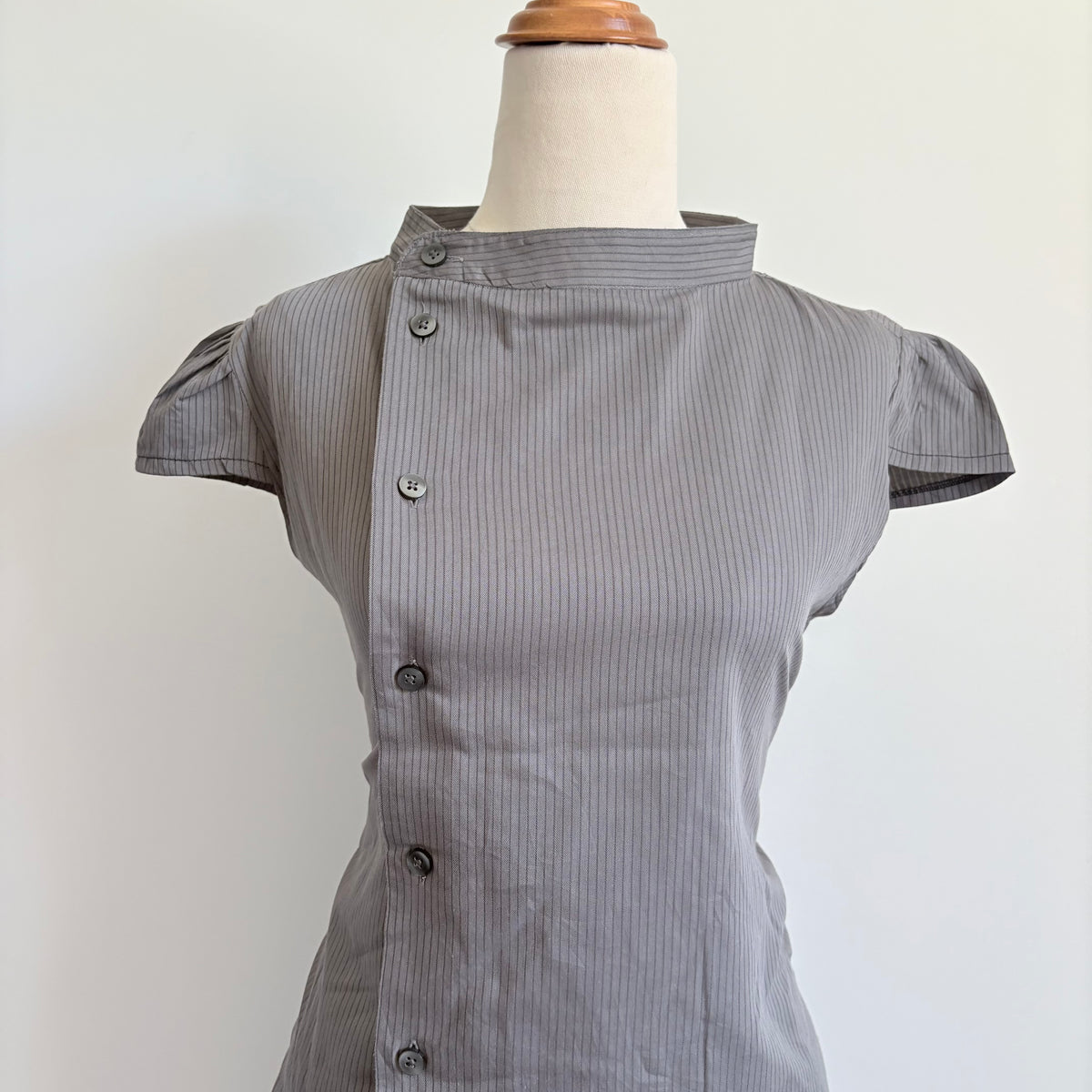 00’s Reworked grey cap sleeve shirt | Size 10
