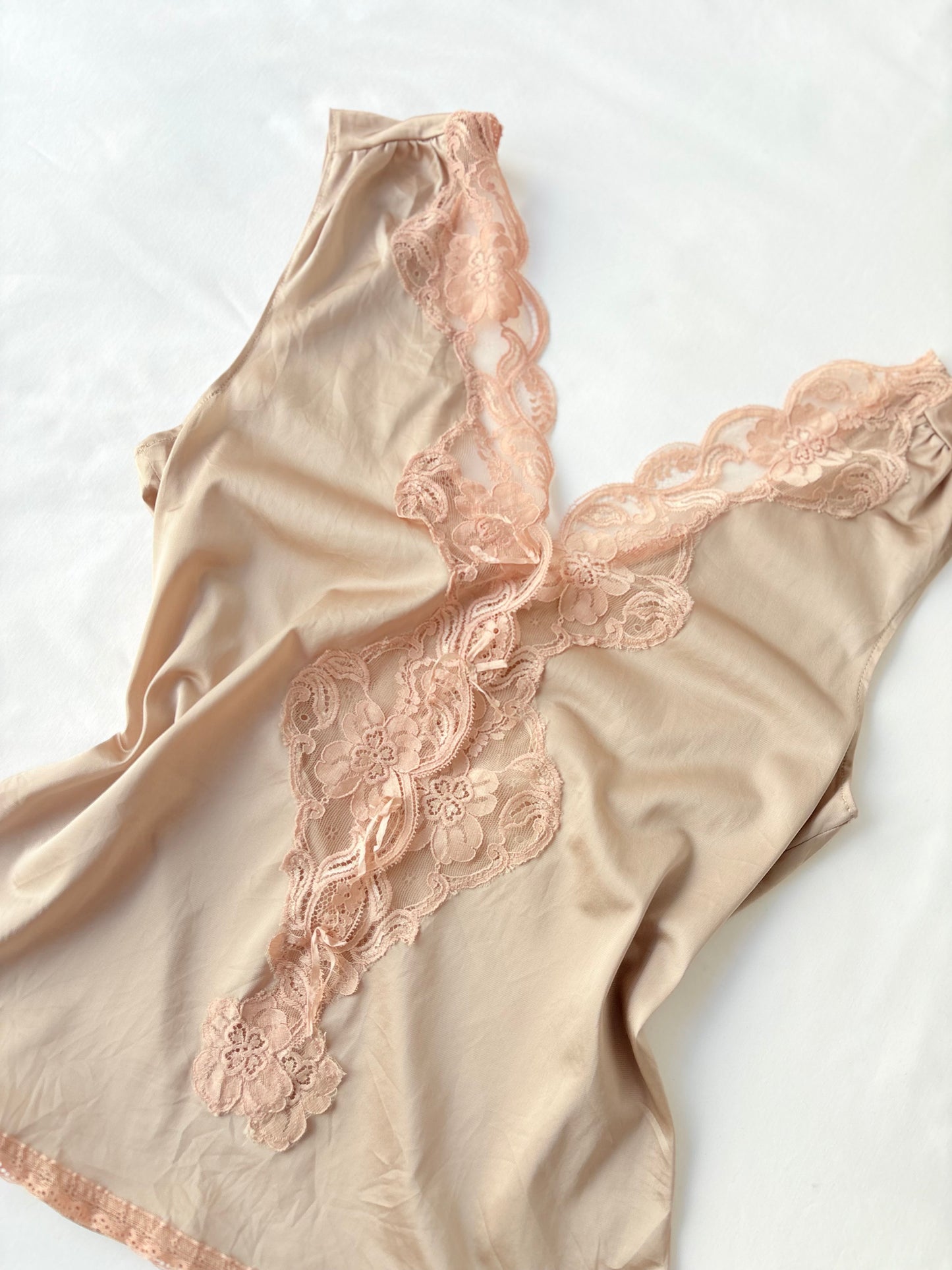 00’s Lace plunge tan cami | size 10