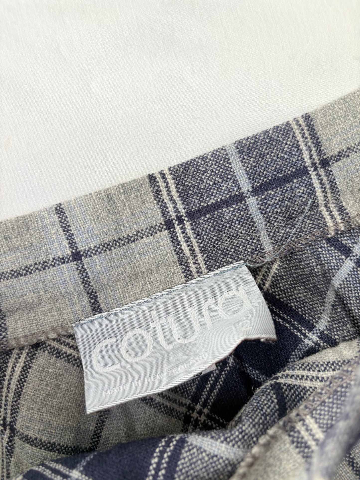 00’s Tartan wool midi skirt | Size 8