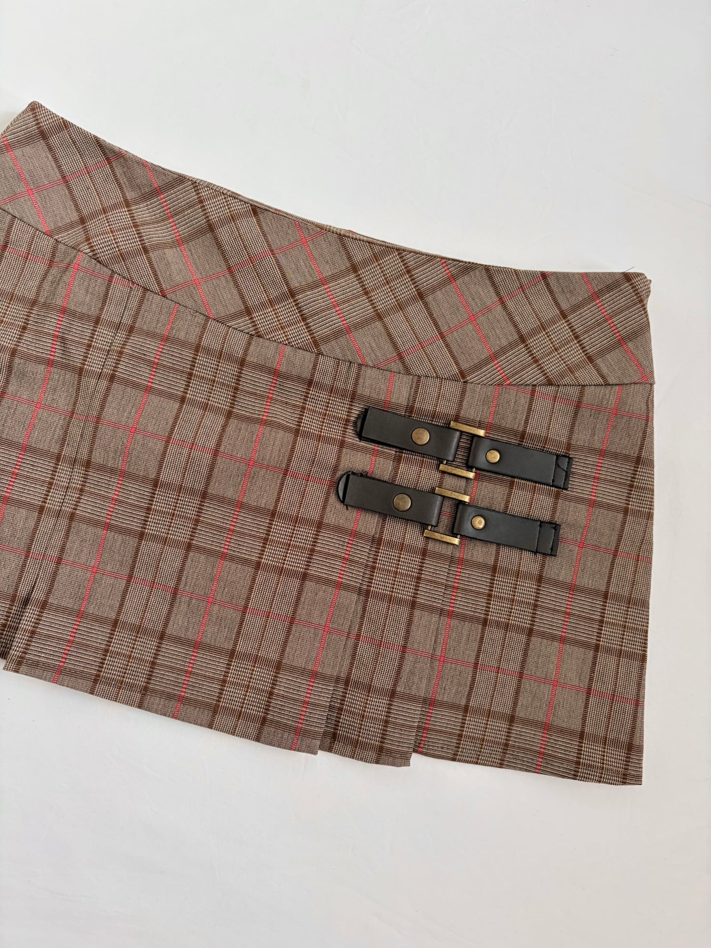 00’s Tan plaid buckle mini skirt | Size 10