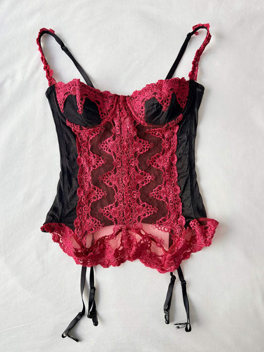 00’s Ruby red lace corset | Size 10B