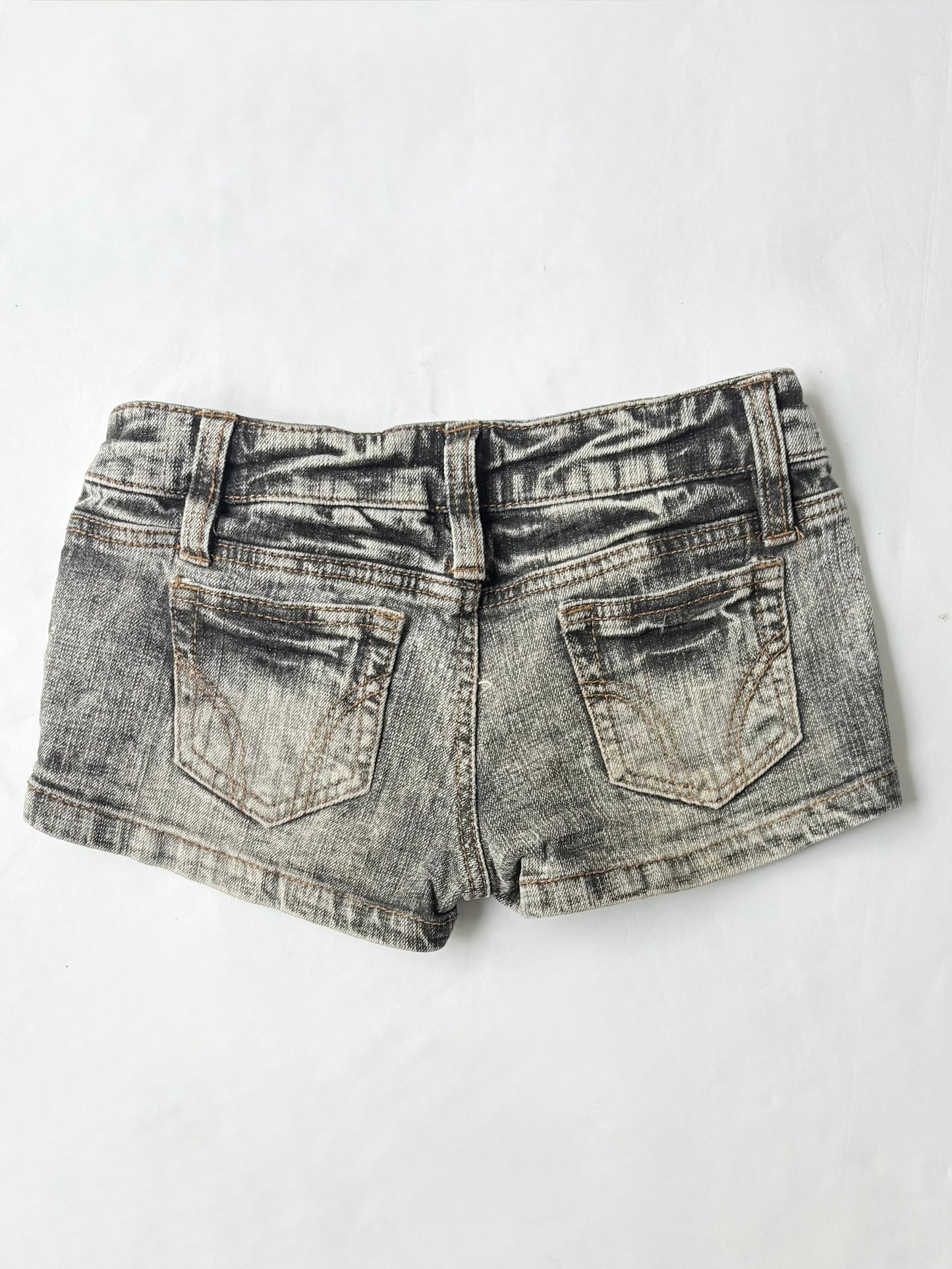 00’s Embroidered low rise denim shorts | Size 6