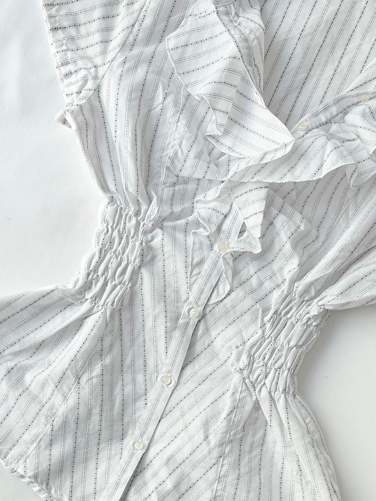 00’s White ruffle cinched shirt | Size 8