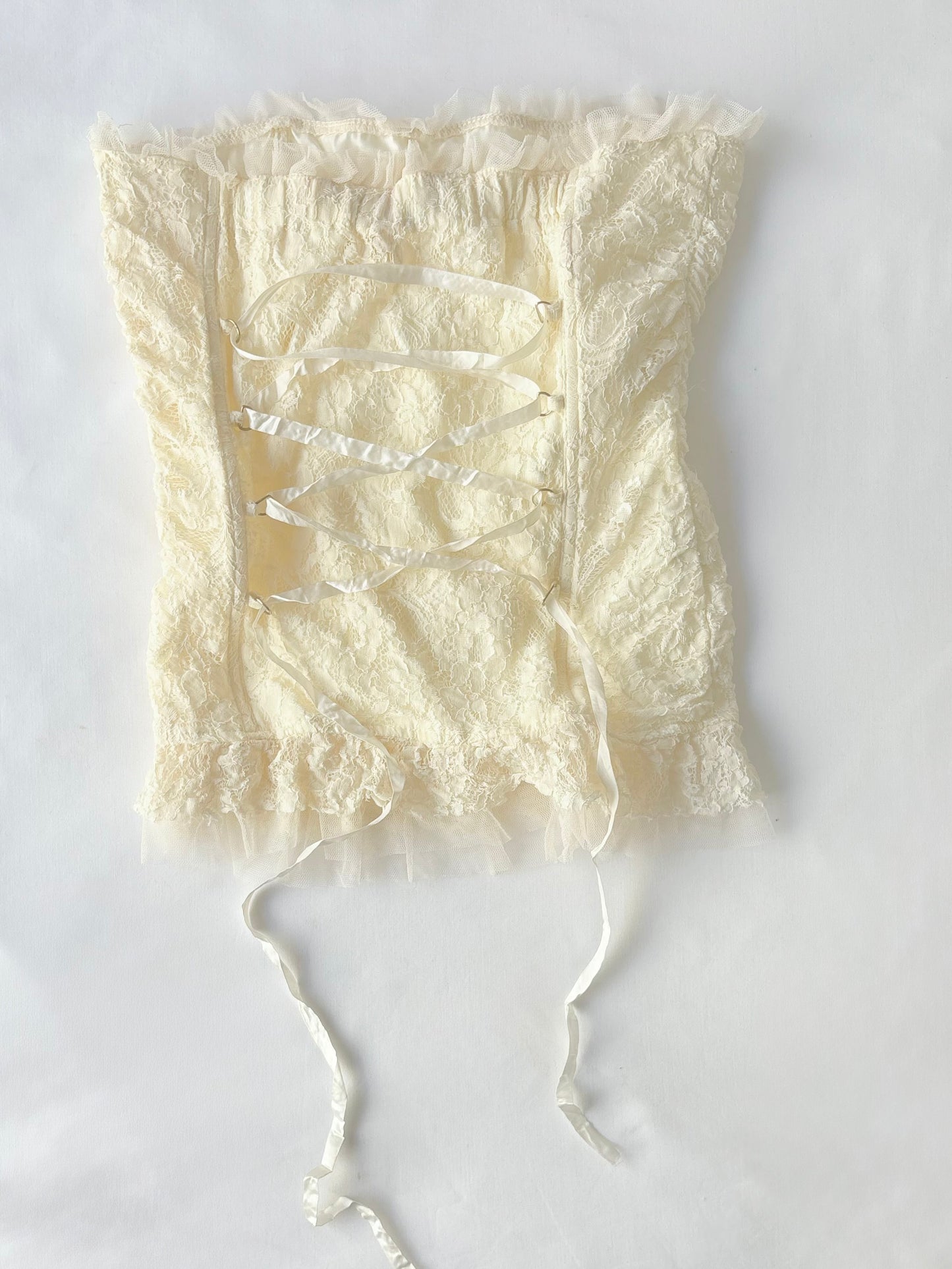00’s Belle cream ruffle corset | Size 10