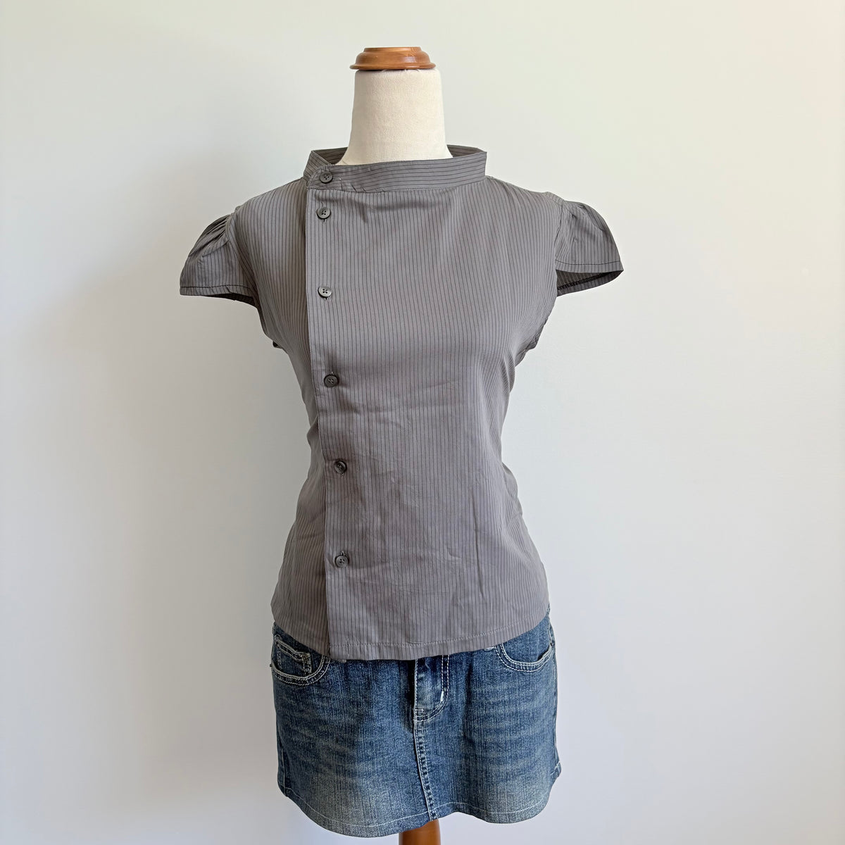00’s Reworked grey cap sleeve shirt | Size 10