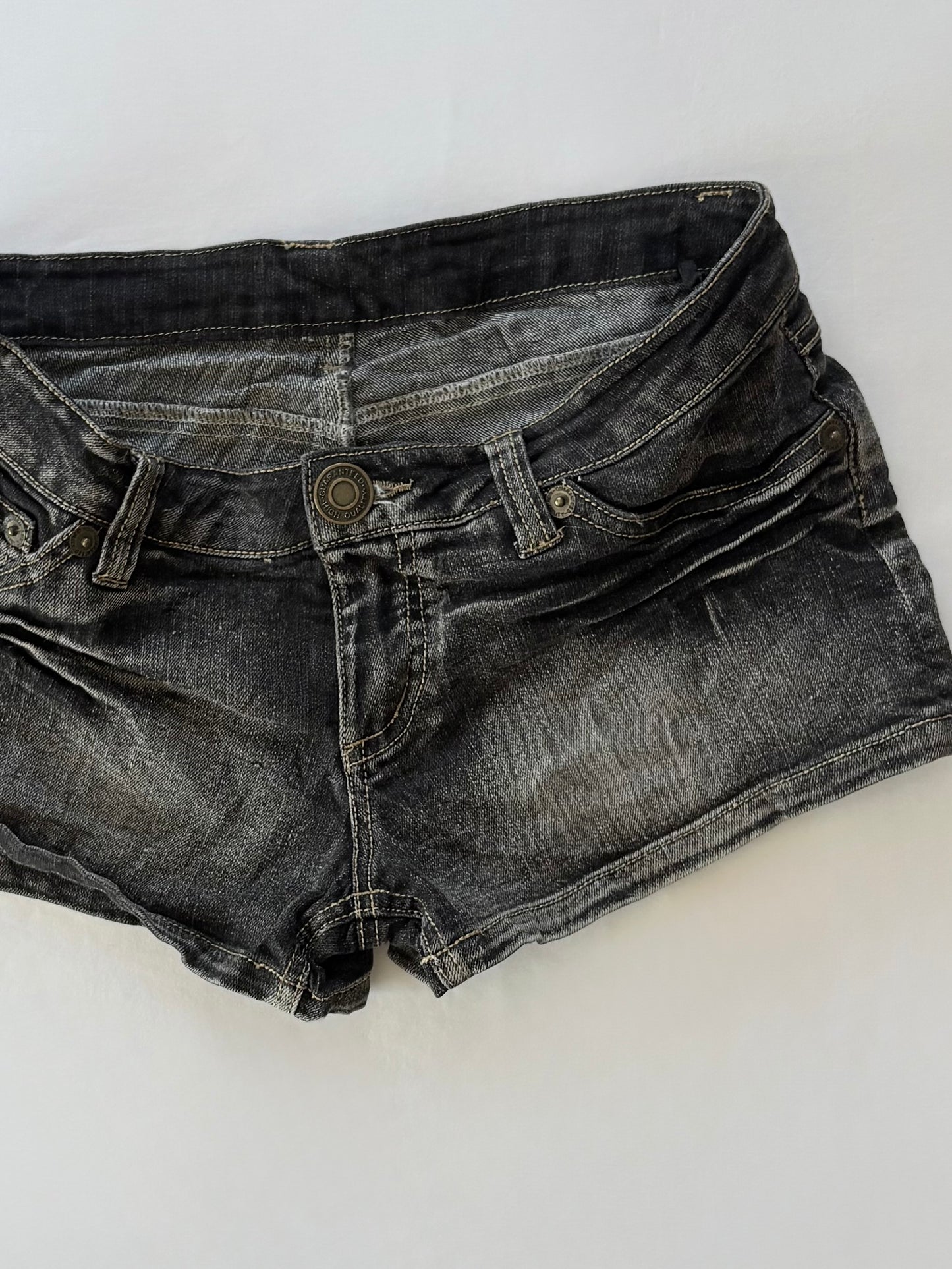 00’s Japanese low rise denim shorts | Size 10