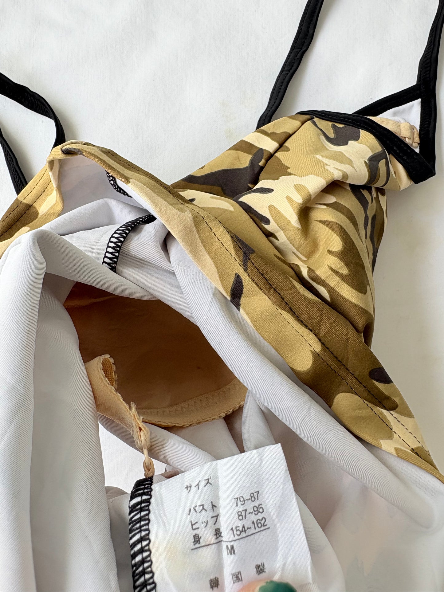 00’s Camo v neck tank | Size small