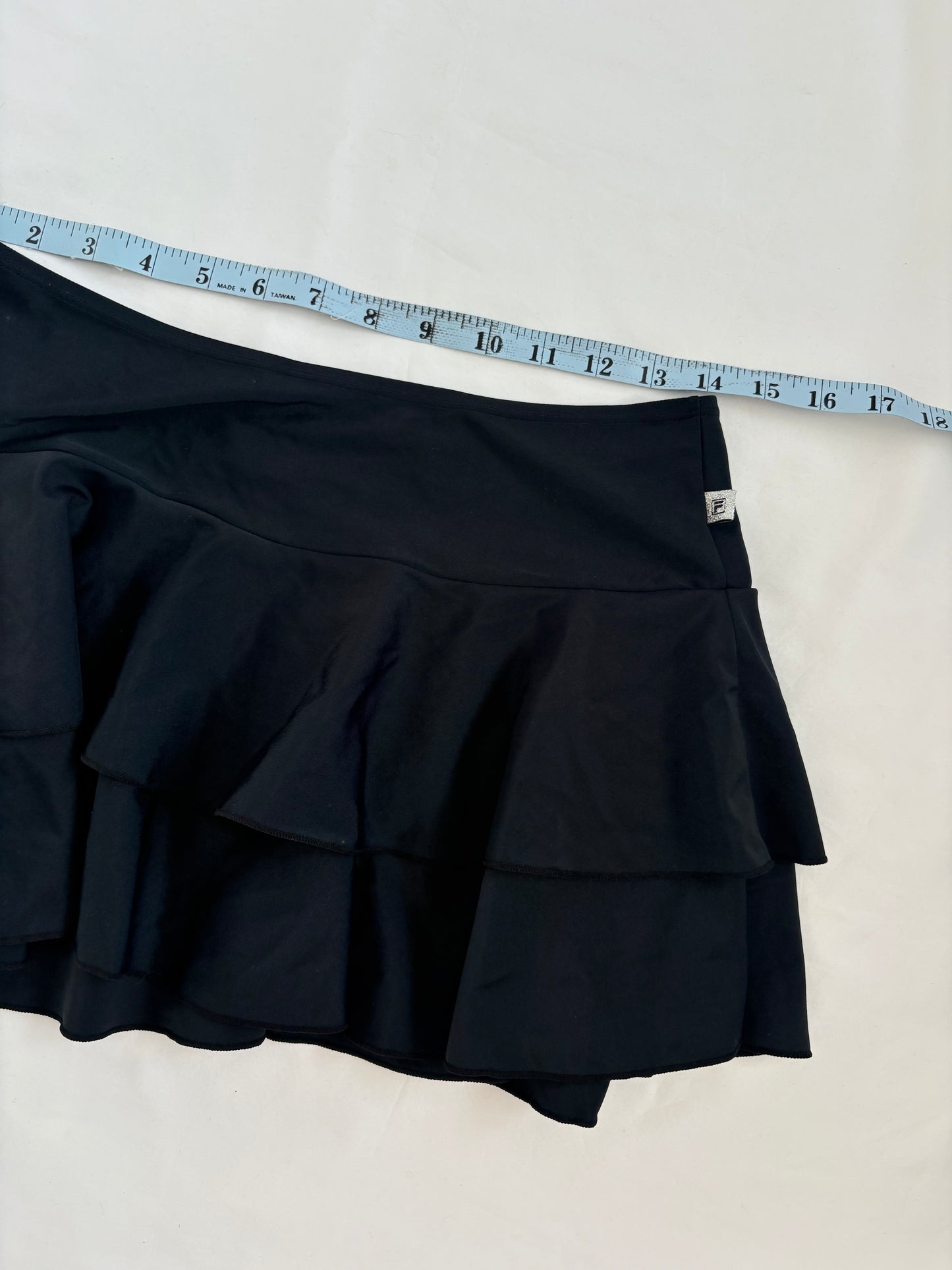 00’s Fila tiered mini skirt | Size 8-10