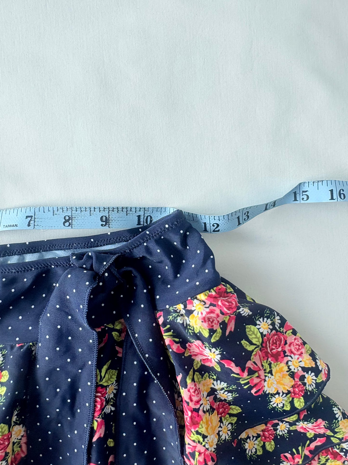 00’s Floral ruffle shorts | Size 6-8