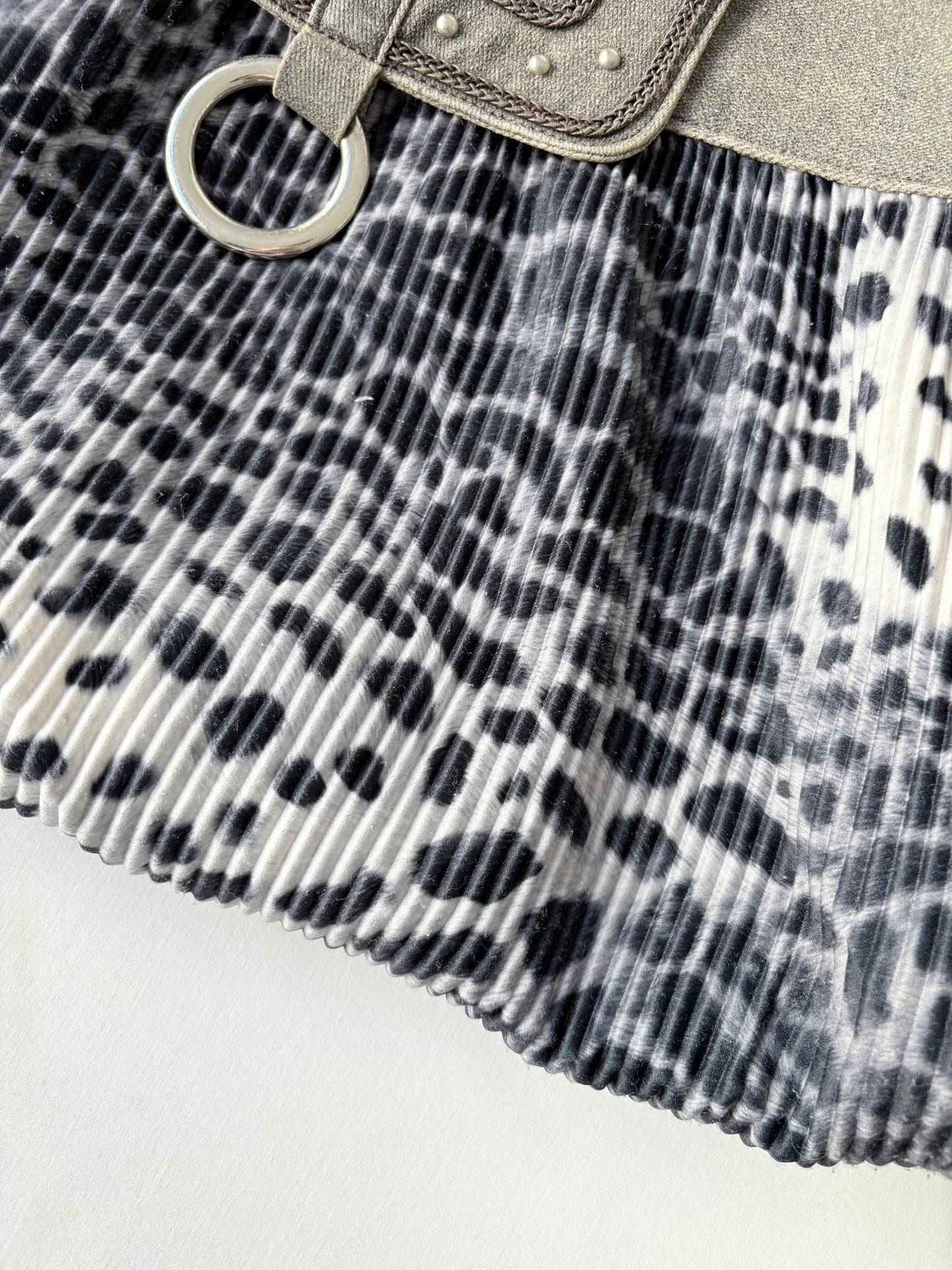 00’s Dionis animal print slouchy bag