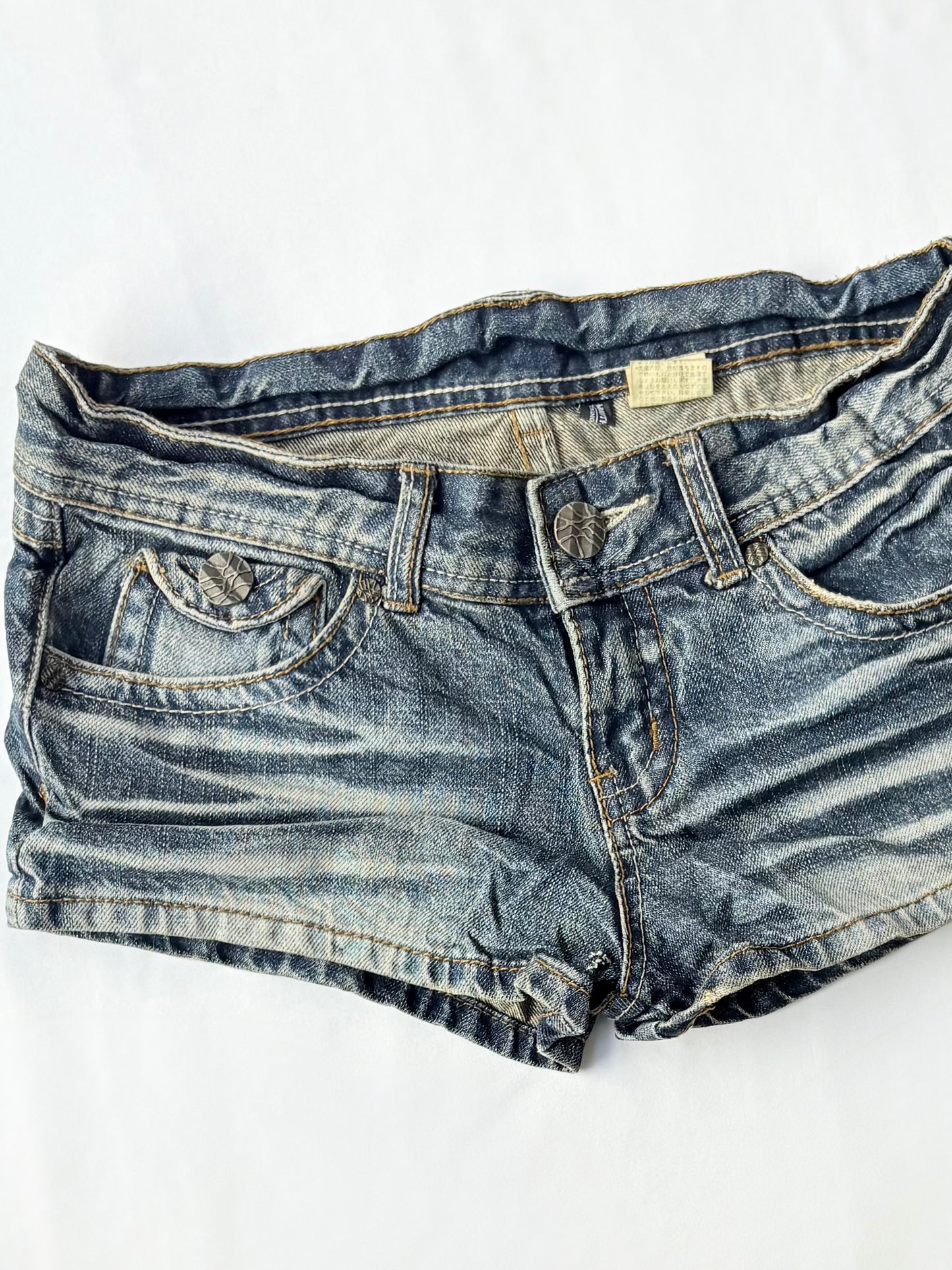 00’s Low rise embroidered Japanese shorts | Size 10