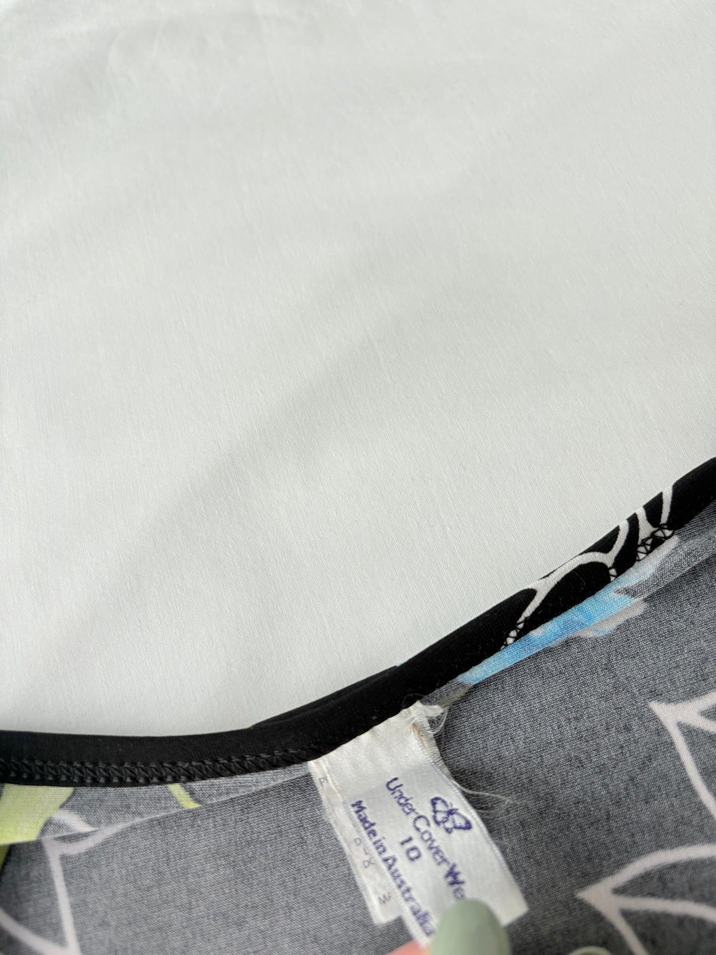 00’s Tie waist flared top | Size 10-12