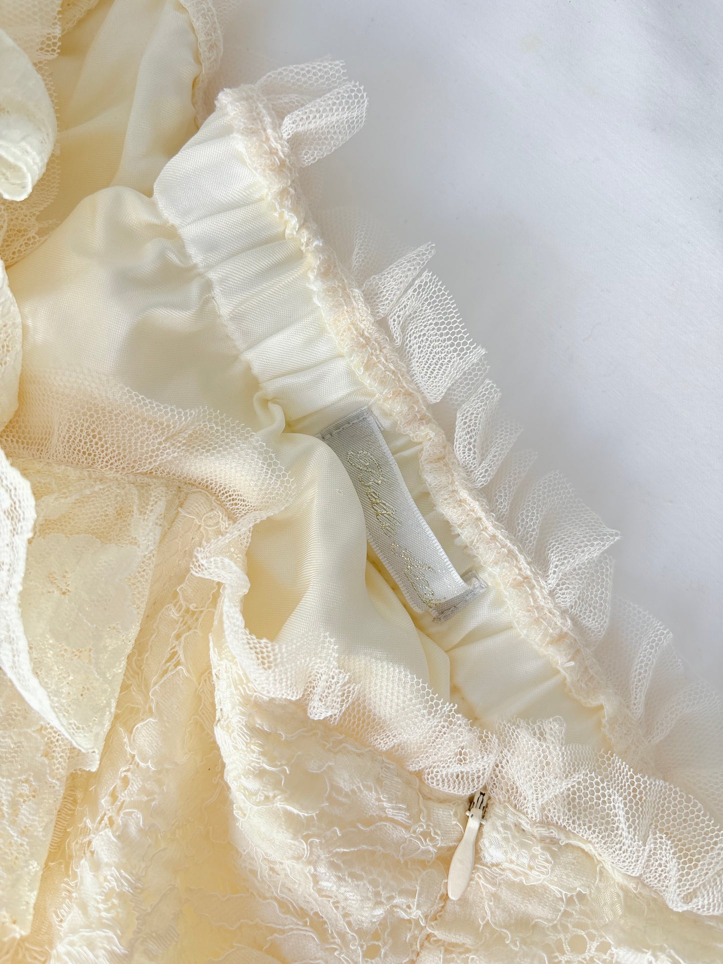 00’s Belle cream ruffle corset | Size 10