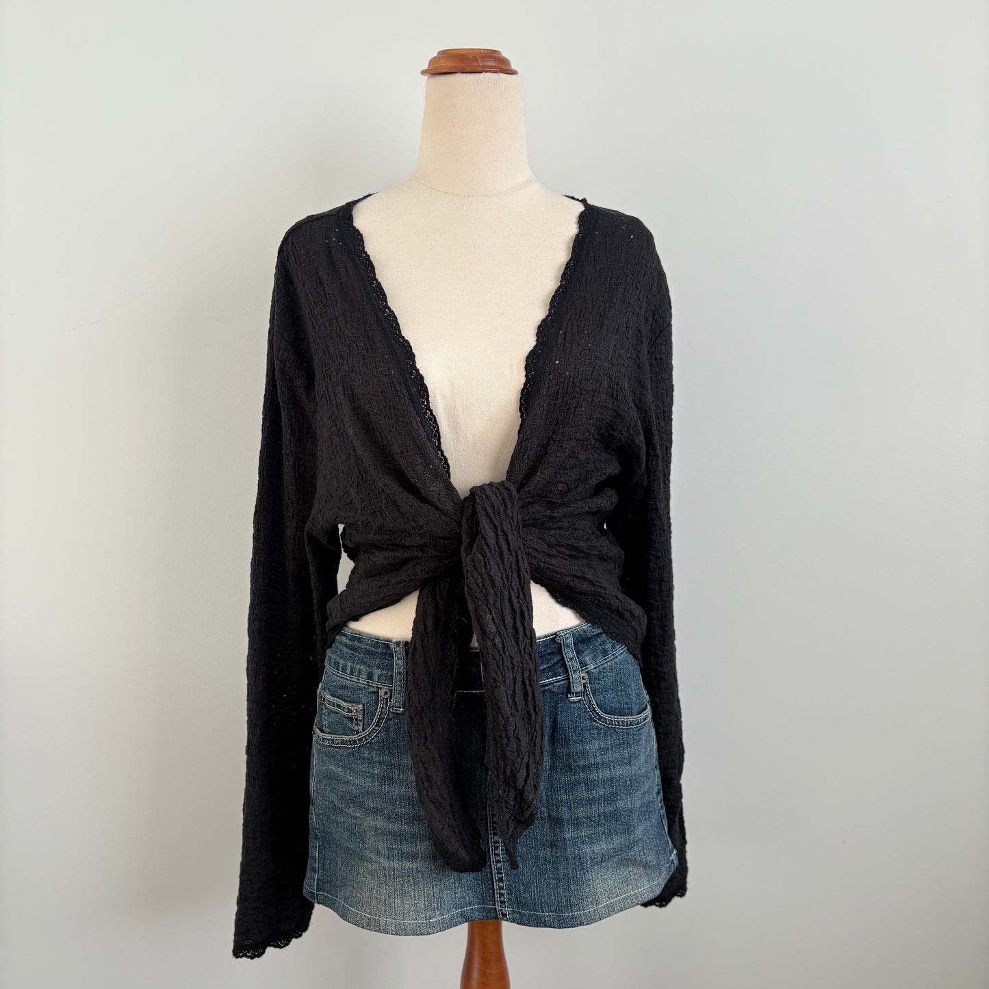 00’s Concept tie lace trim top | Size medium