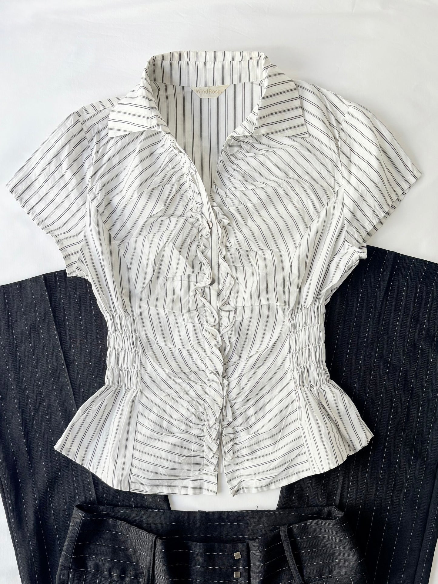 00’s Ruffle striped cinched shirt | Size 12-14