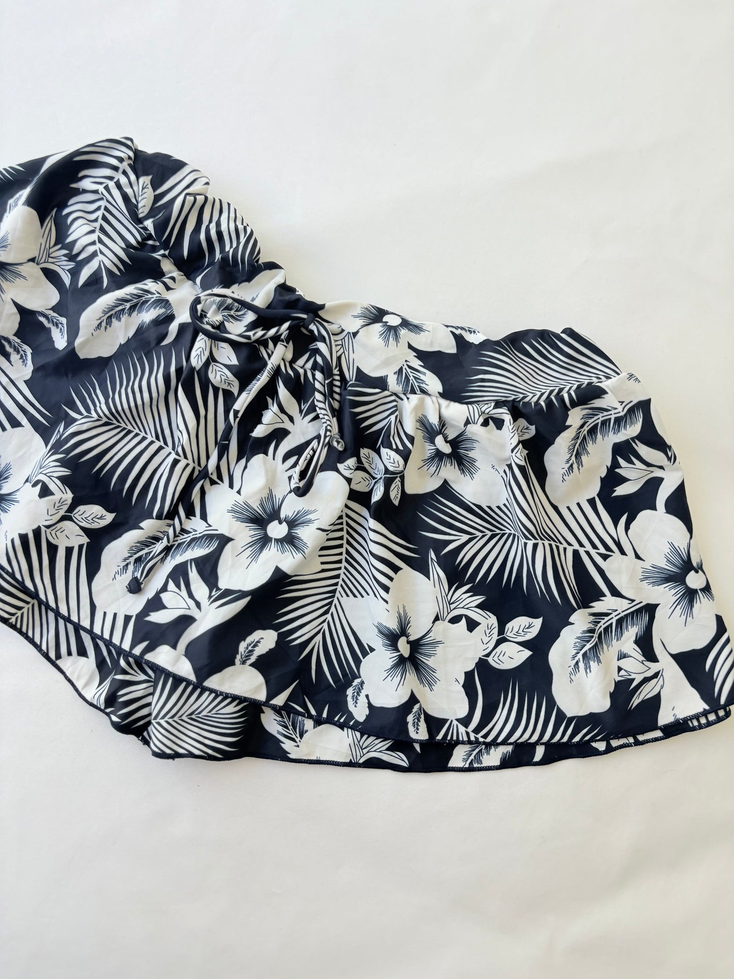 00’s Navy hibiscus skort | Size 8