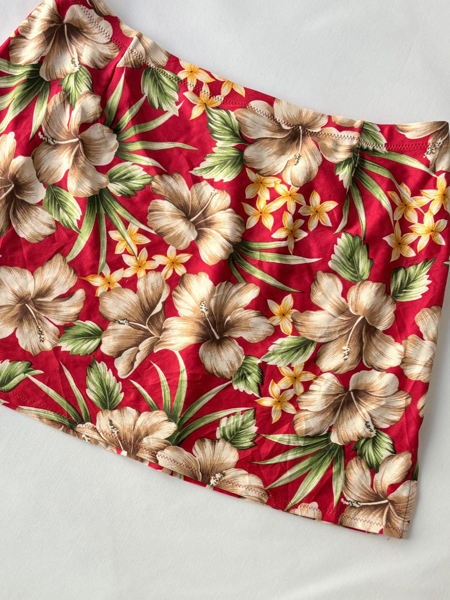 00’s Red hibiscus mini skirt | Size 8