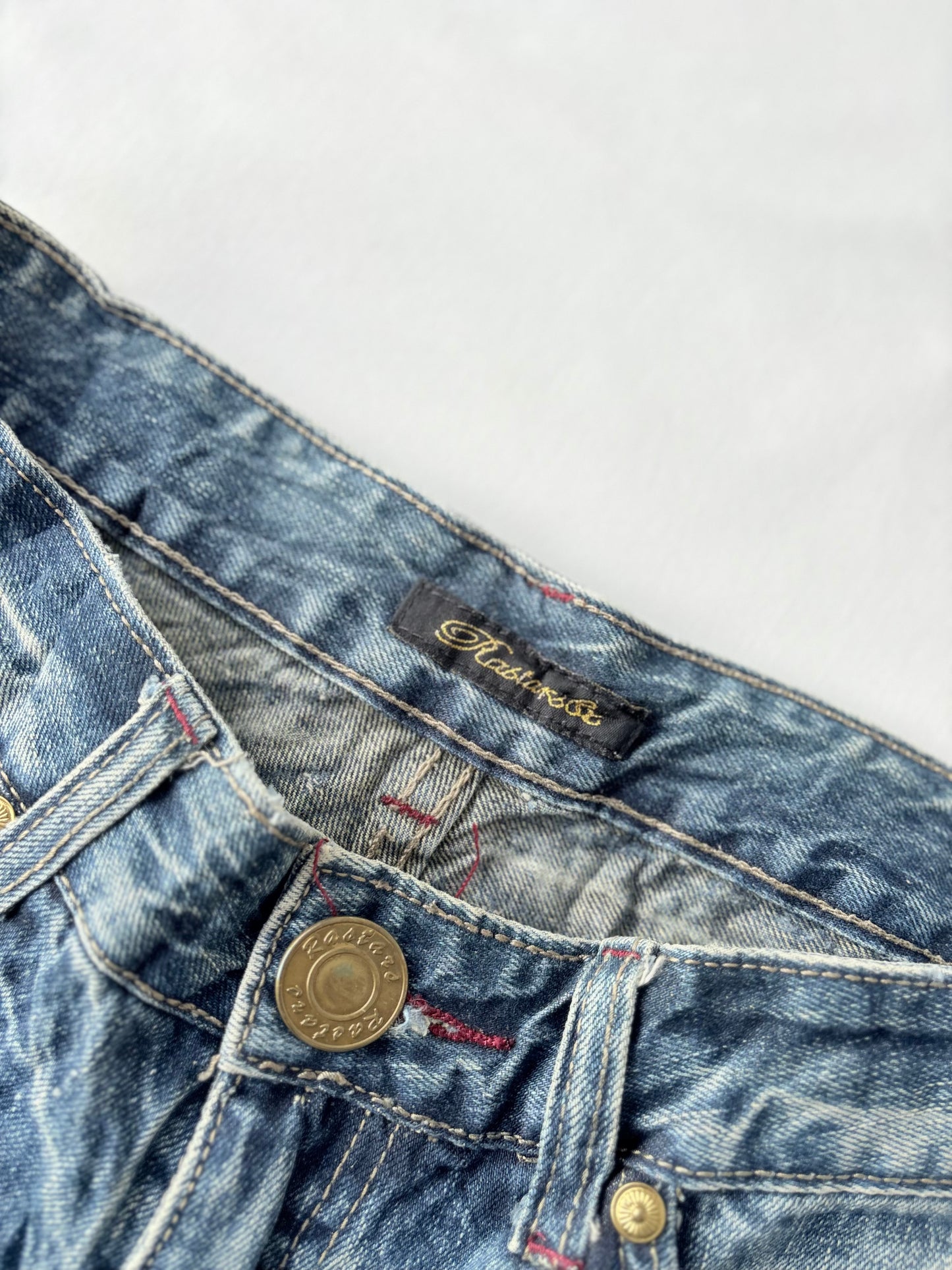 00’s Low rise distressed shorts | Size 10