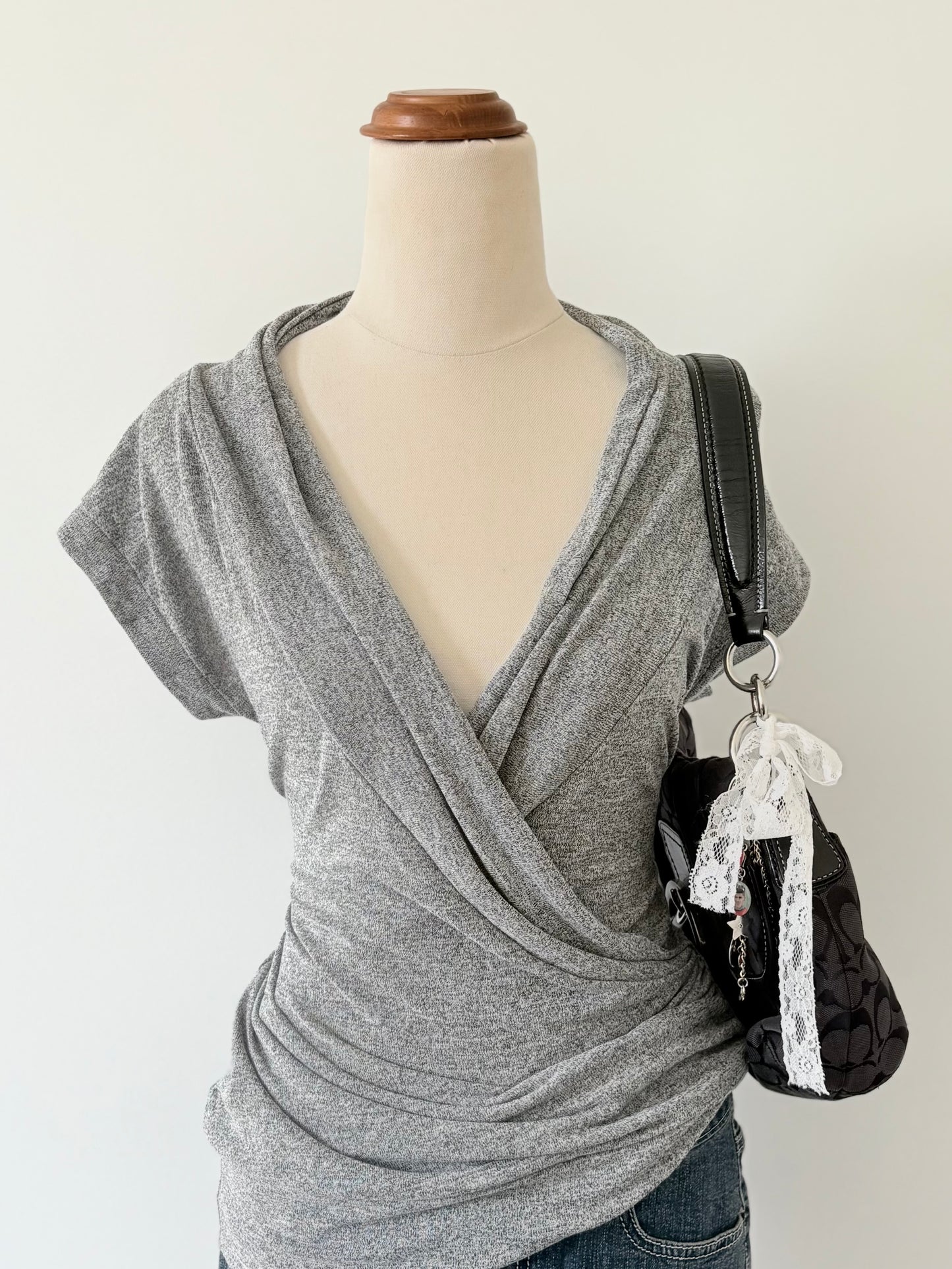 00’s Grey crossover top | Size medium