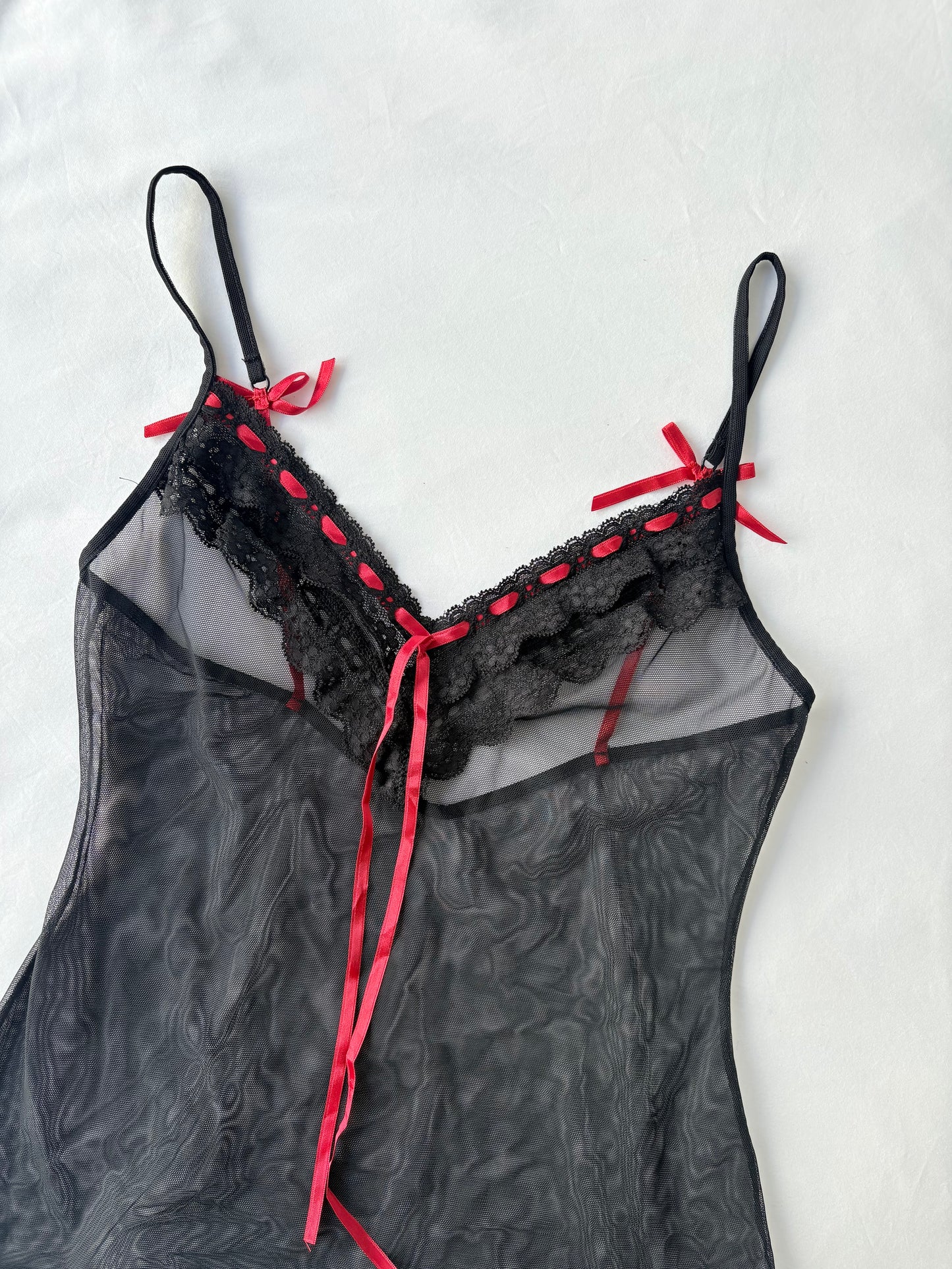 00’s Red ribbon mesh cami | Size 10-12