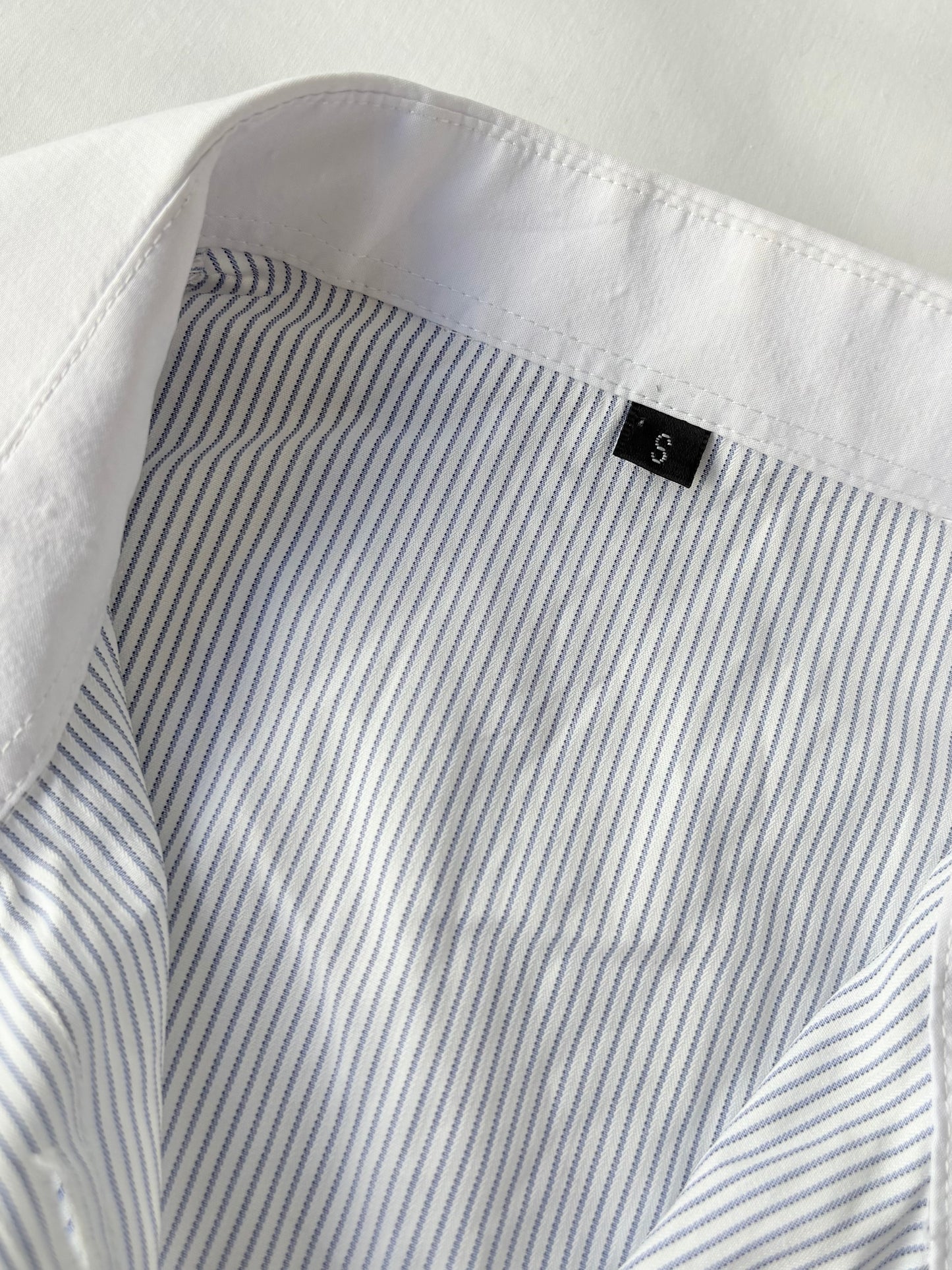 00’s Blue pinstripe cinched shirt | Size 4-6