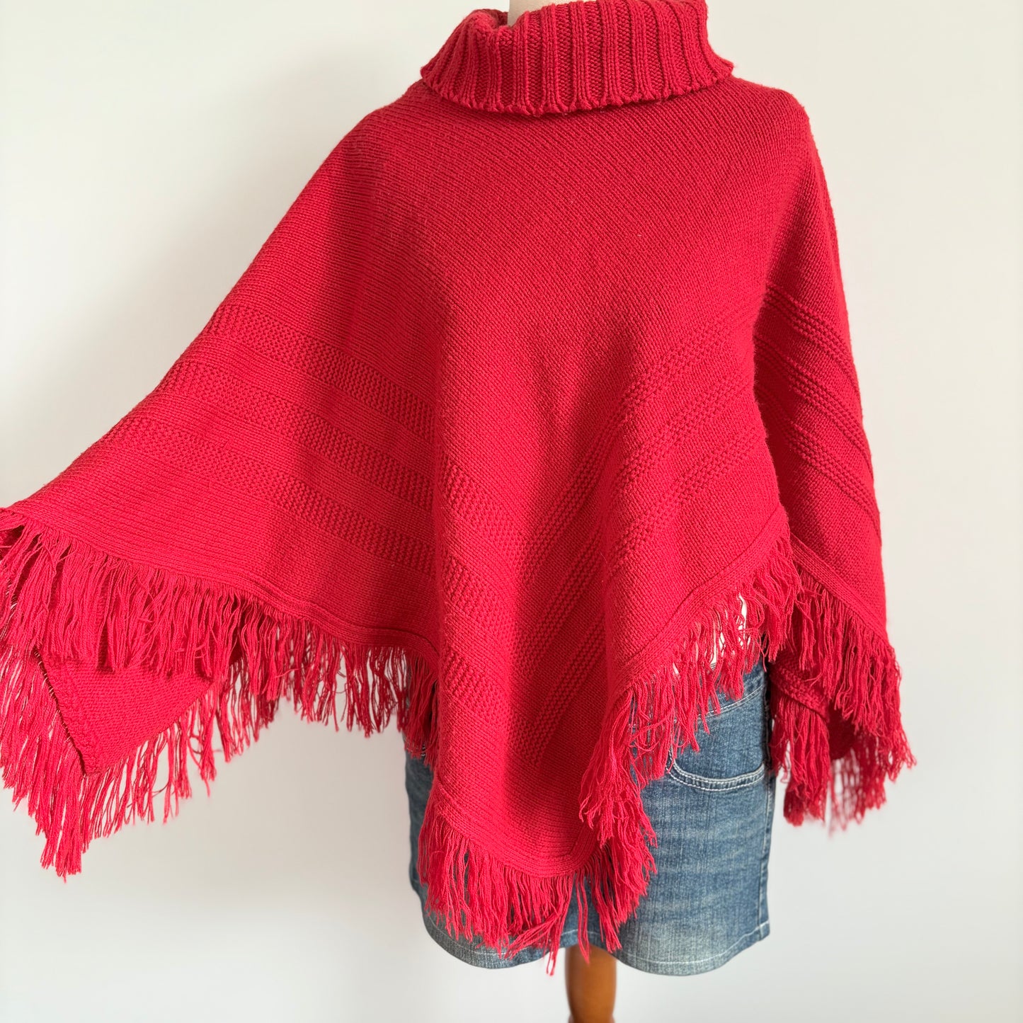 00’s Millers red tassel poncho | Size M/L
