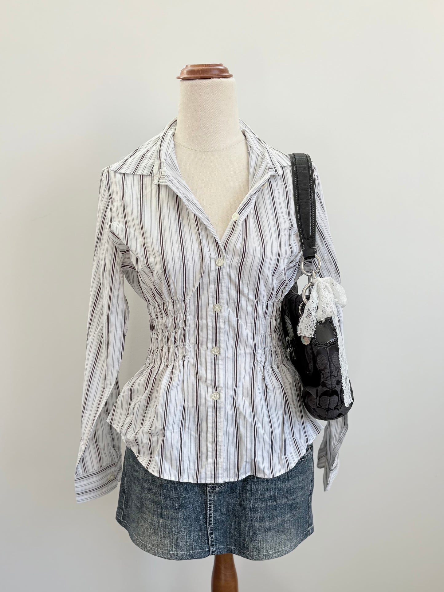 00’s Character Club cinched shirt | Size 10