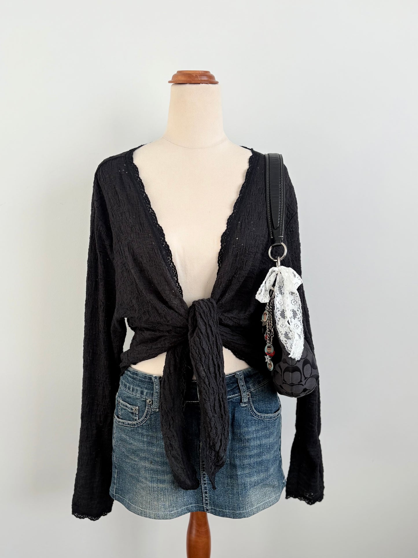 00’s Concept tie lace trim top | Size medium