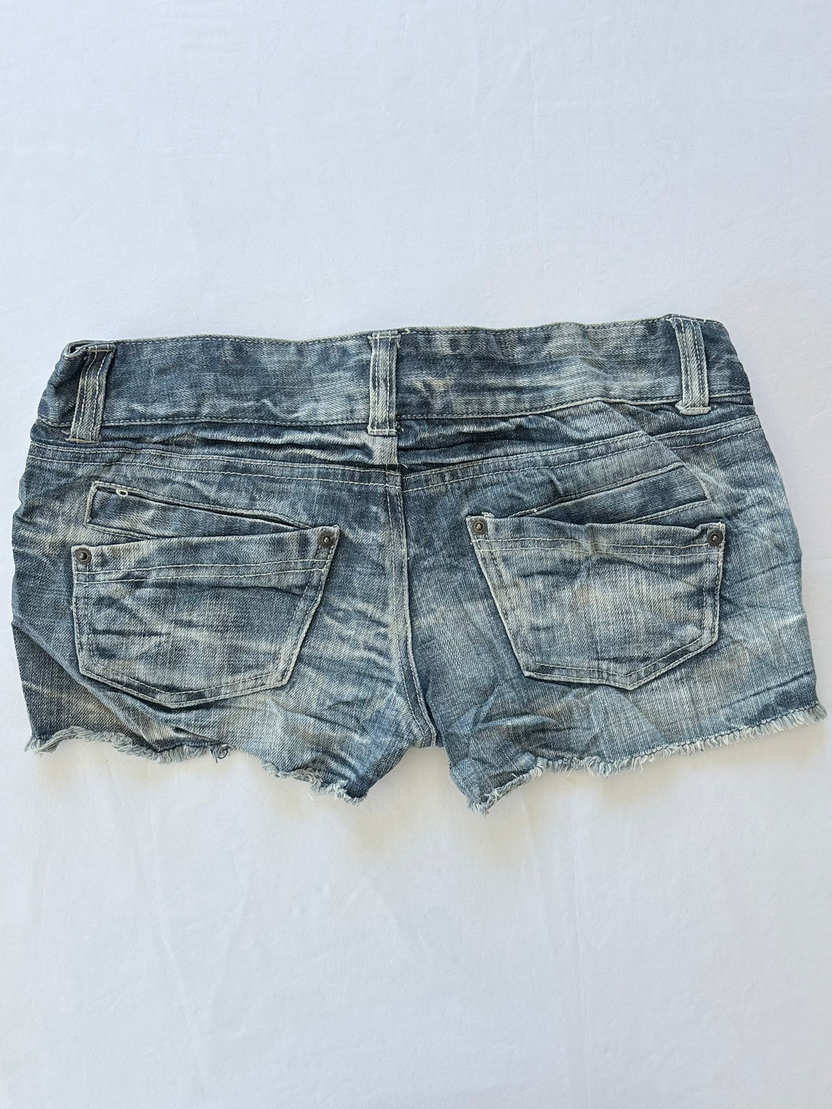 00’s Grazie low rise distressed shorts | Size 10