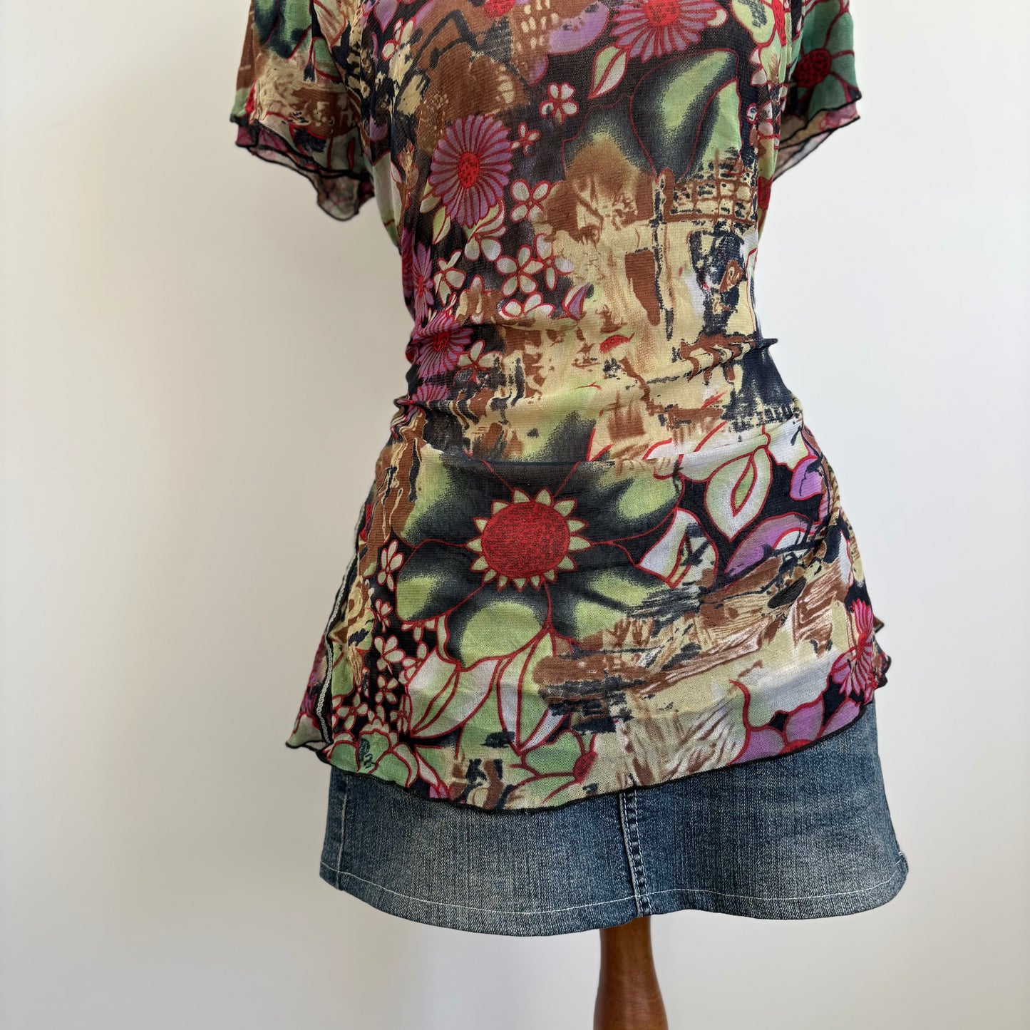00’s Graphic floral tee | Size 14-16