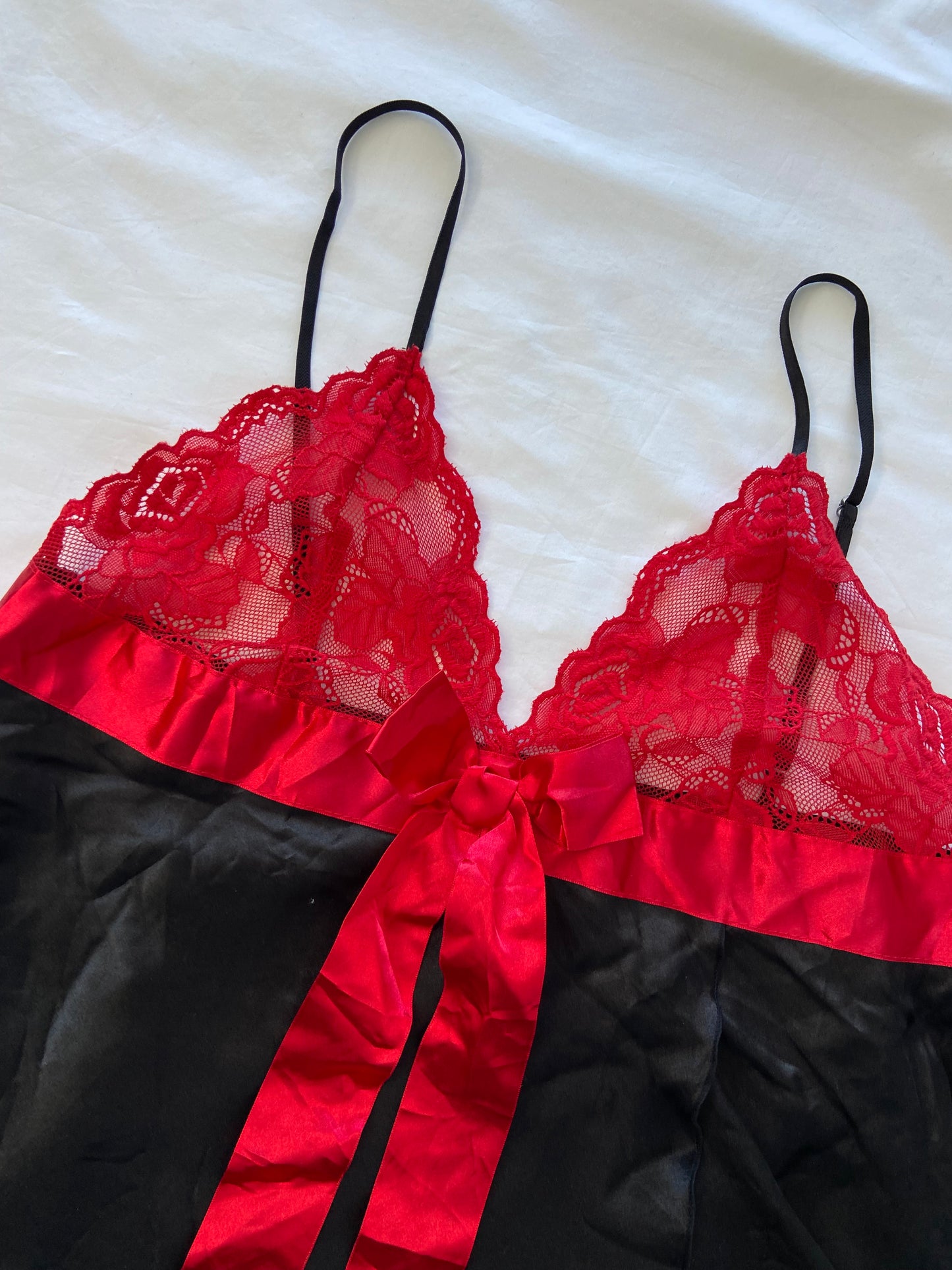 00’s Red and black lace cami | size 12