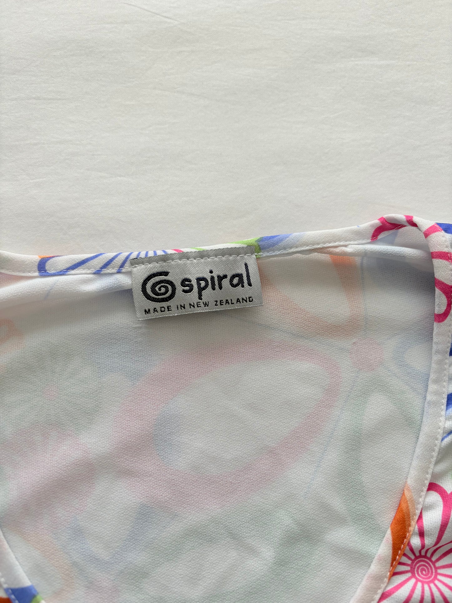 00’s Spiral graphic tank | Size 14-16