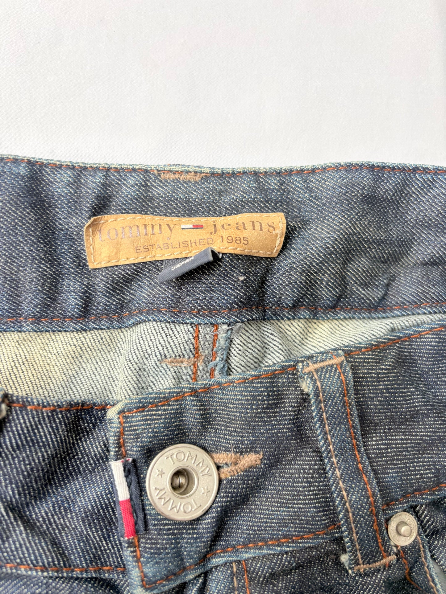 00’s Tommy Hilfiger low rise denim shorts | Size 8
