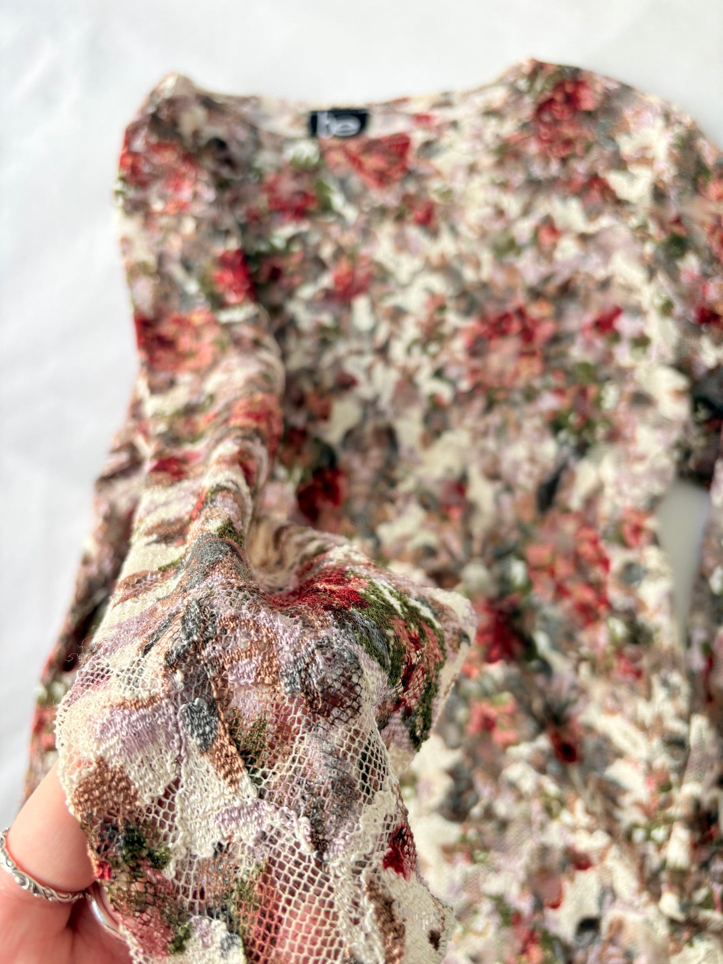 00’s BE floral mesh top | Size large