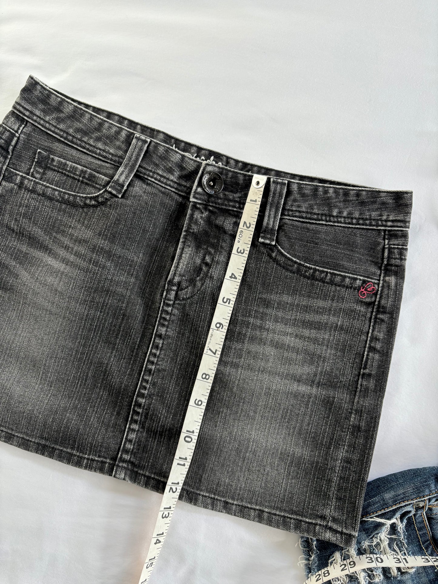 00’s Embroidered denim grey mini skirt | Size 10