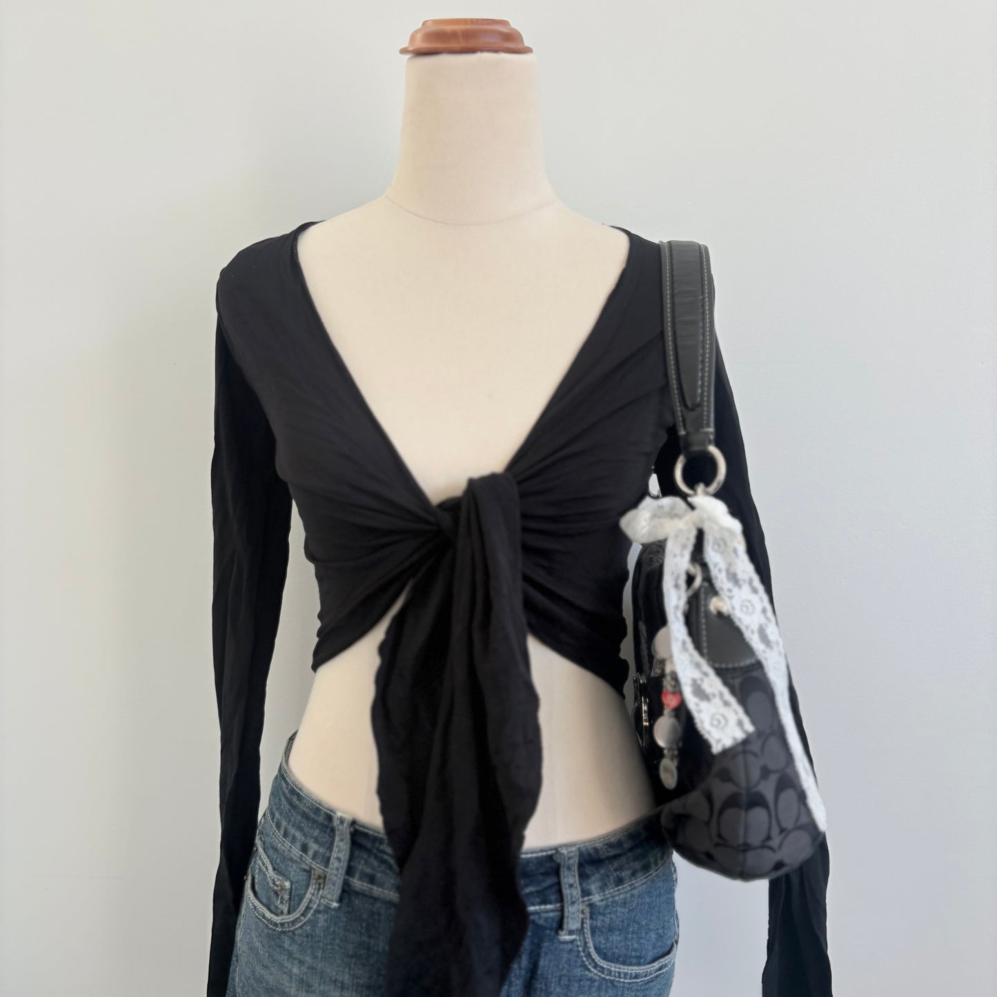 00’s Tie front black long sleeve | Size 8-12
