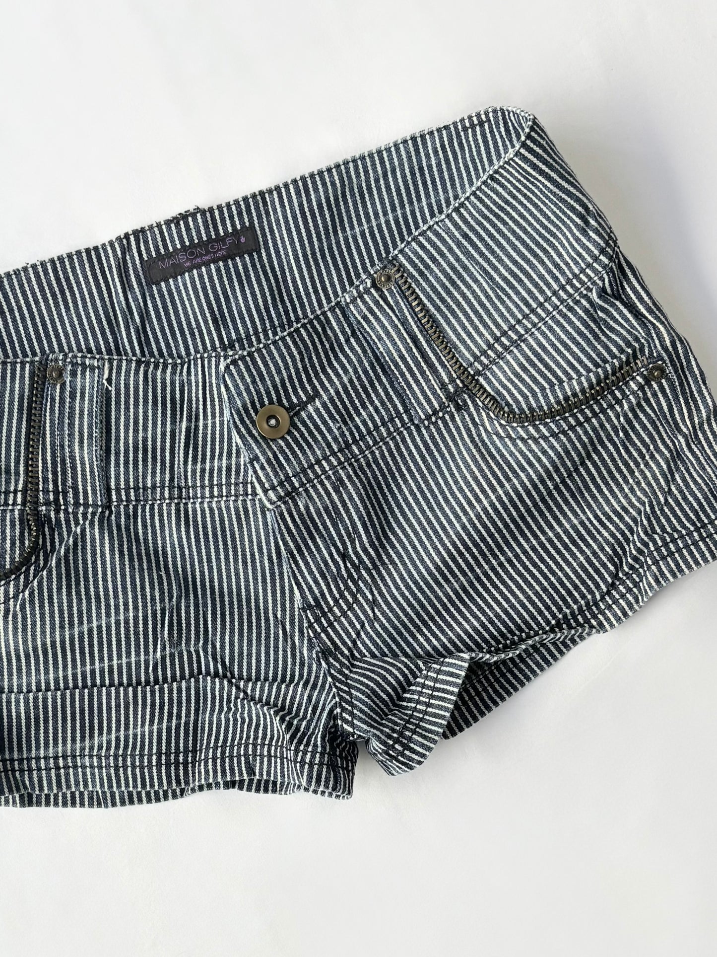 00’s Pinstripe zipper low rise shorts | Size 10