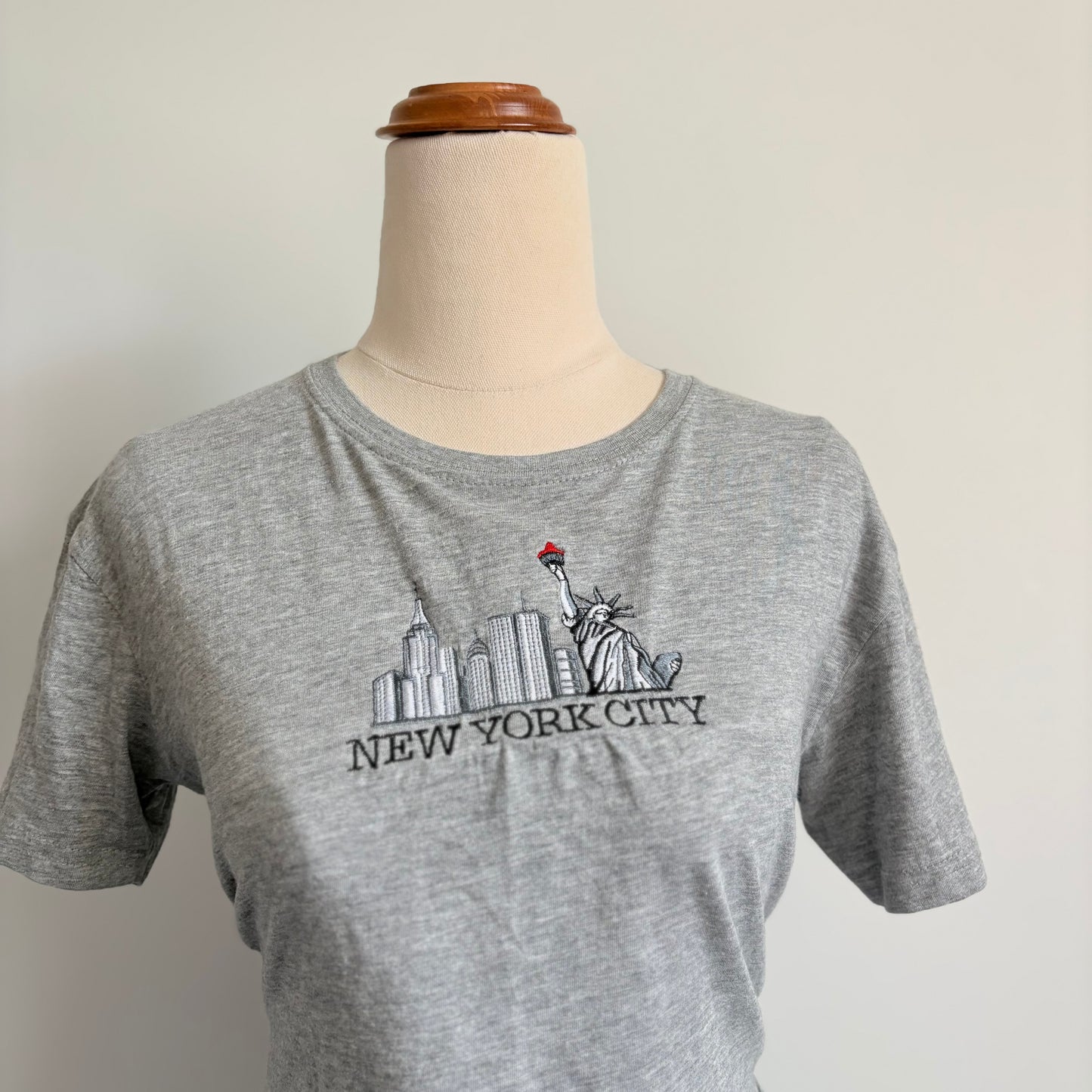 00’s New York embroidered tee | Size 10/12