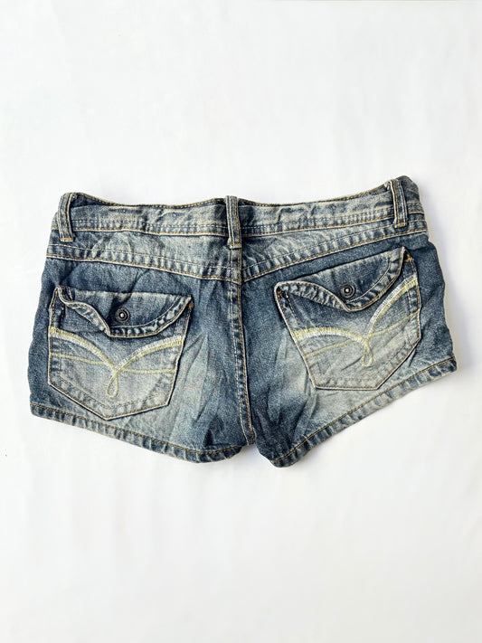 00’s Low rise embroidered Japanese shorts | Size 10