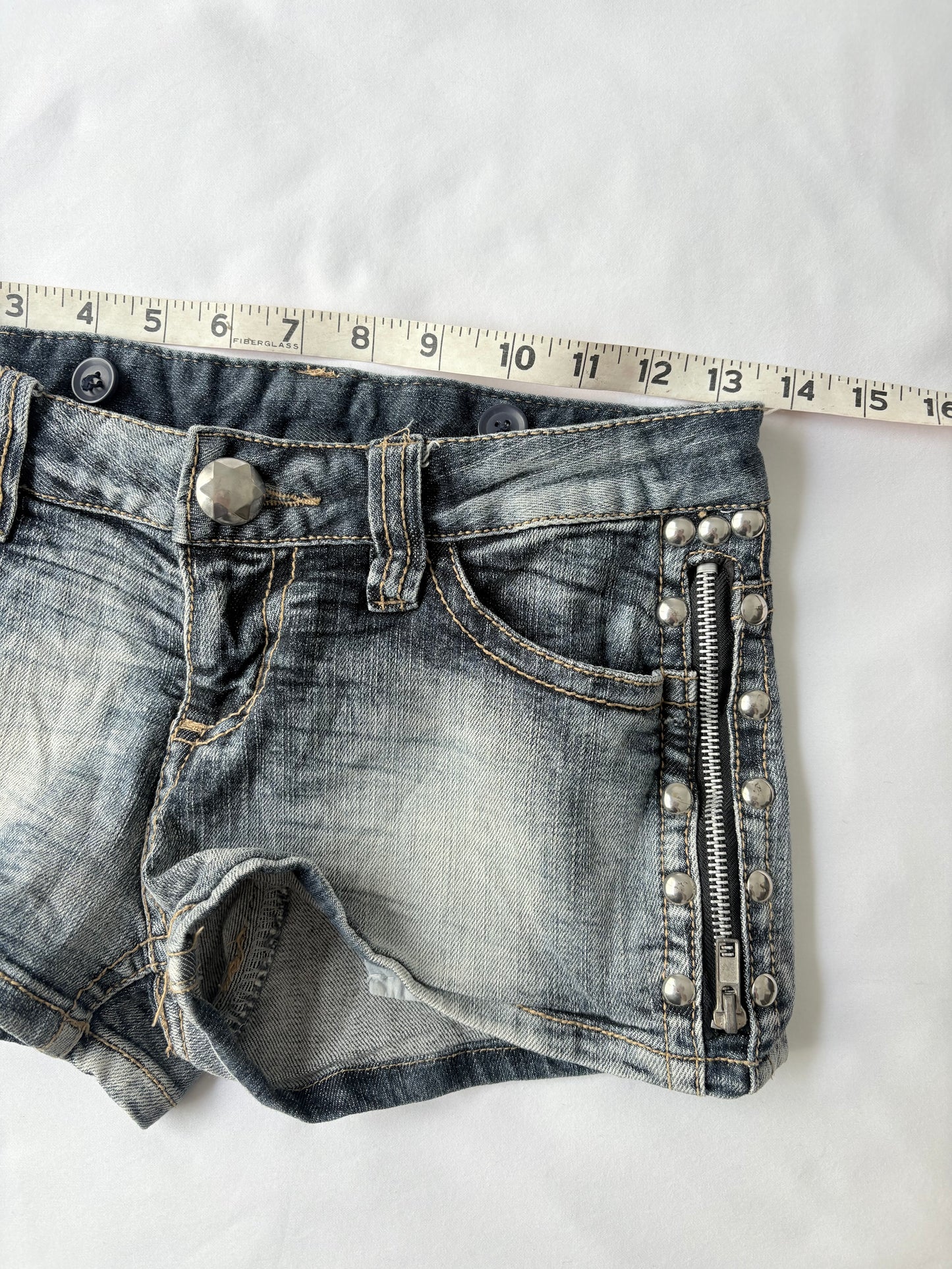 00’s Studded zipper low rise shorts | Size 6