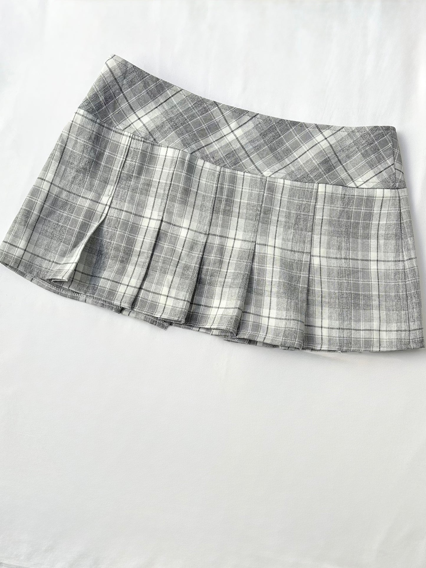 00’s Reworked pleated plaid mini skirt | Size 10