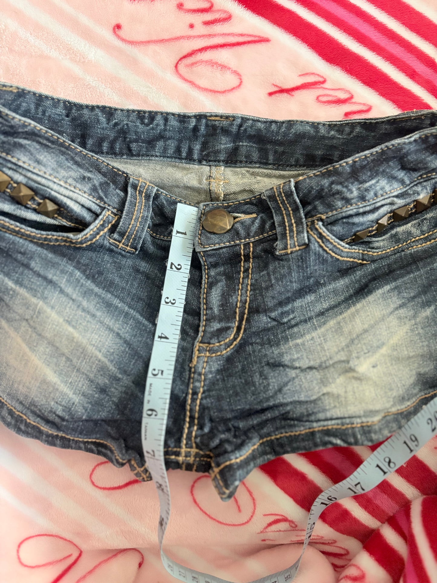 00’s Japanese studded low rise shorts | Size 8