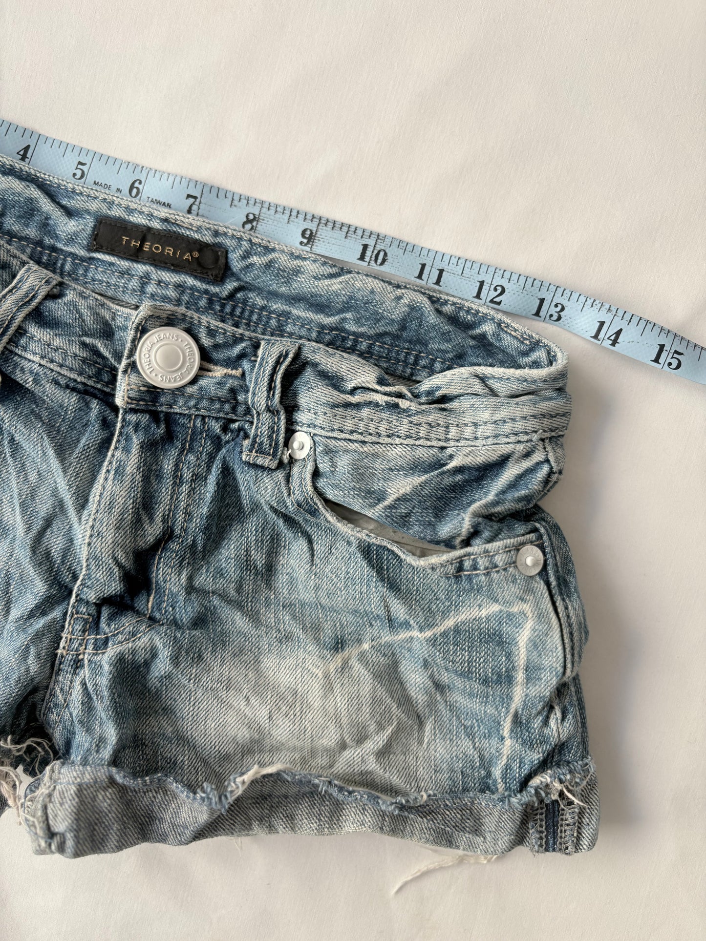 00’s Theoria low rise shorts | Size 8