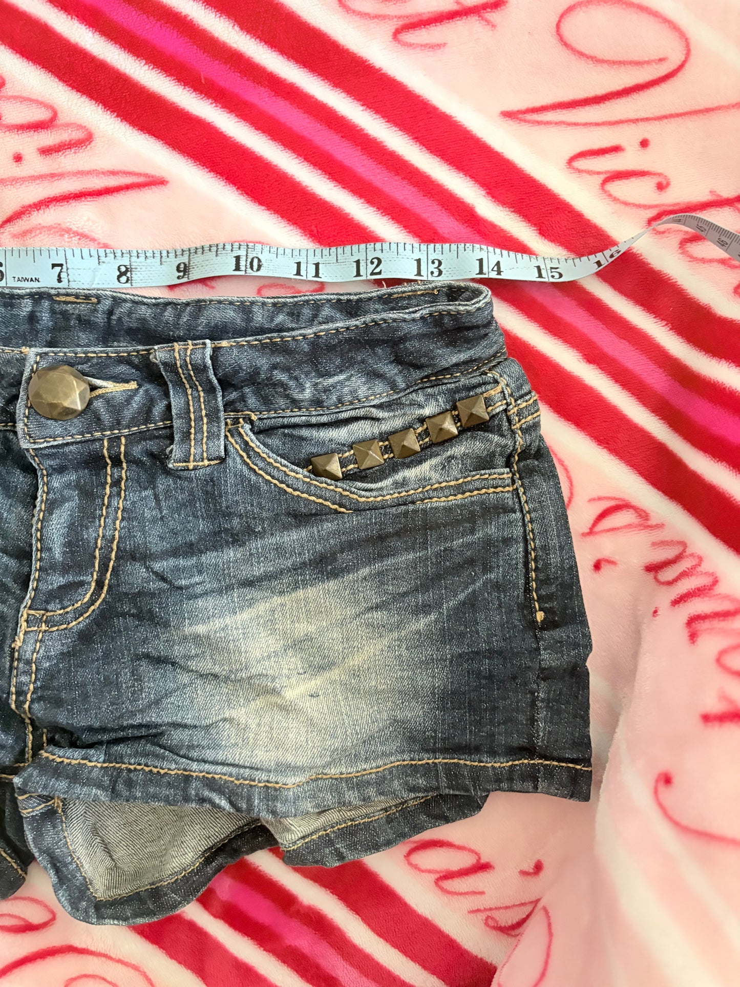 00’s Japanese studded low rise shorts | Size 8